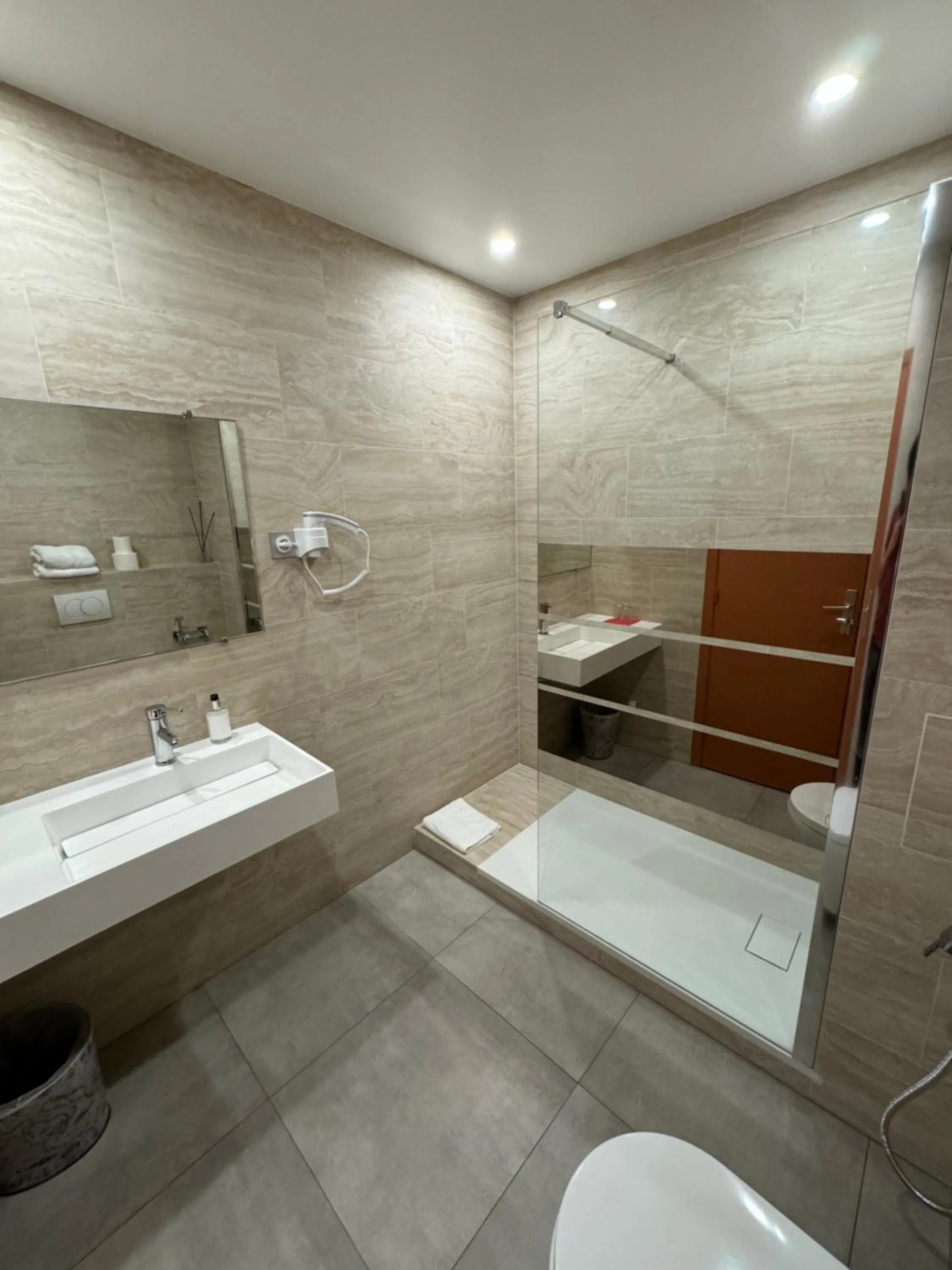 Shower in Hotel Panorama