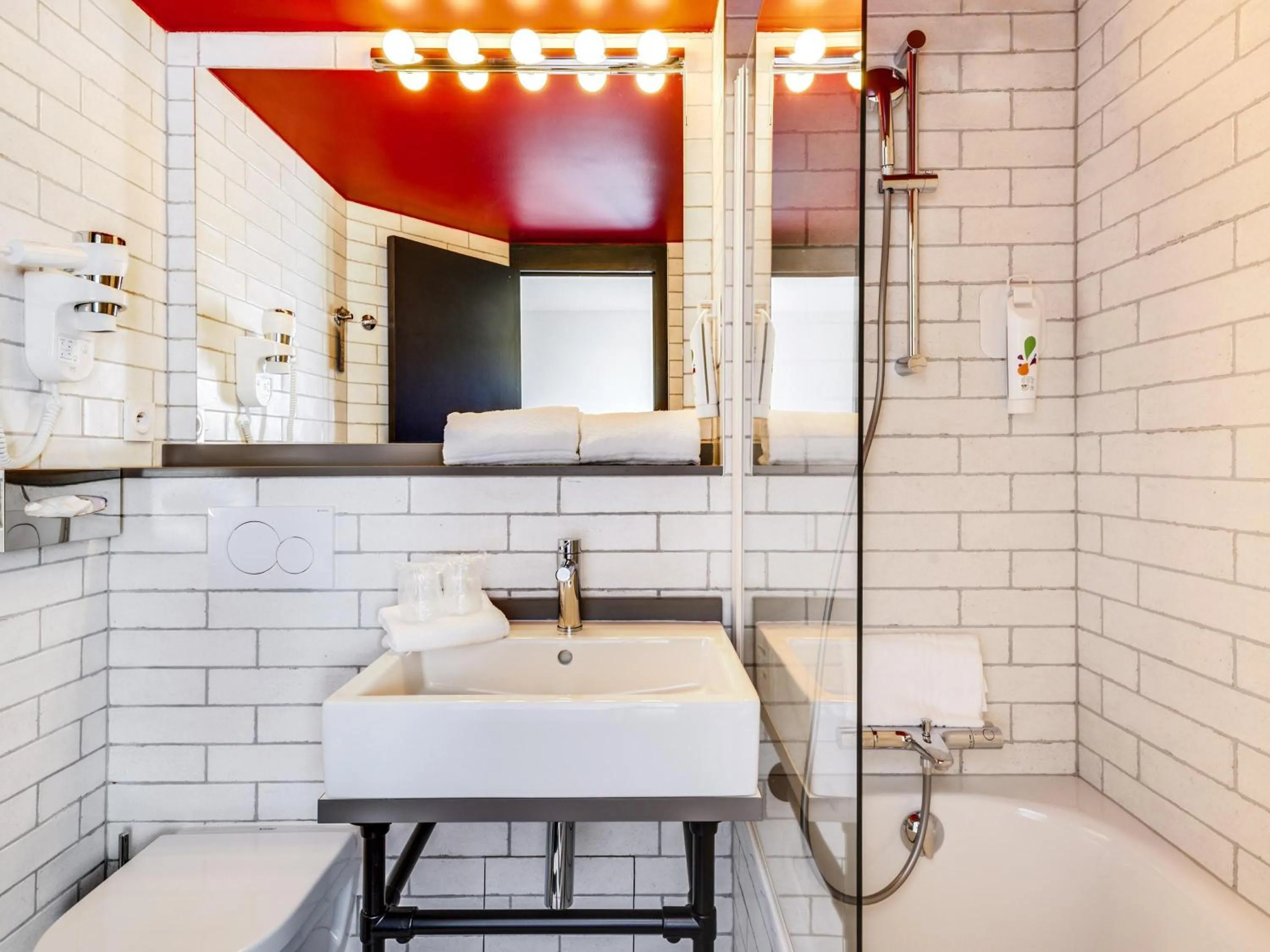 Bedroom in Ibis Styles Paris Saint Denis La Plaine