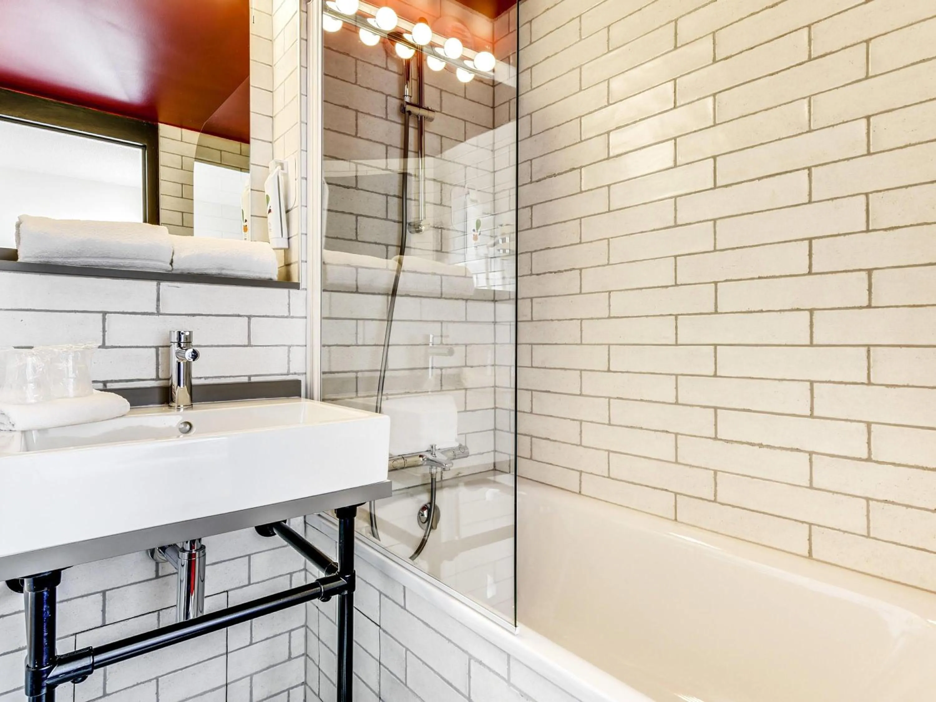 Bedroom in Ibis Styles Paris Saint Denis La Plaine