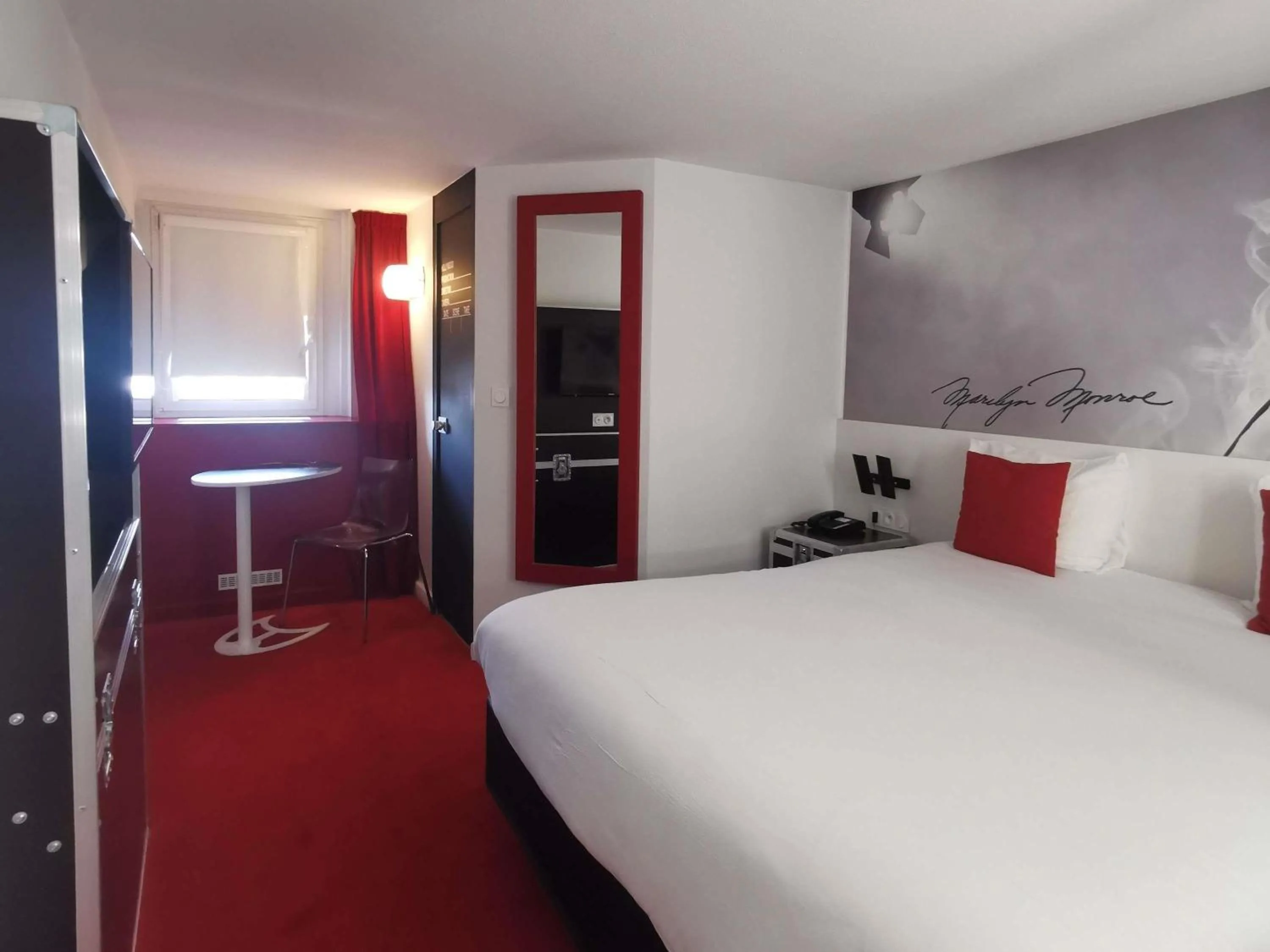 Bedroom, Bed in Ibis Styles Paris Saint Denis La Plaine