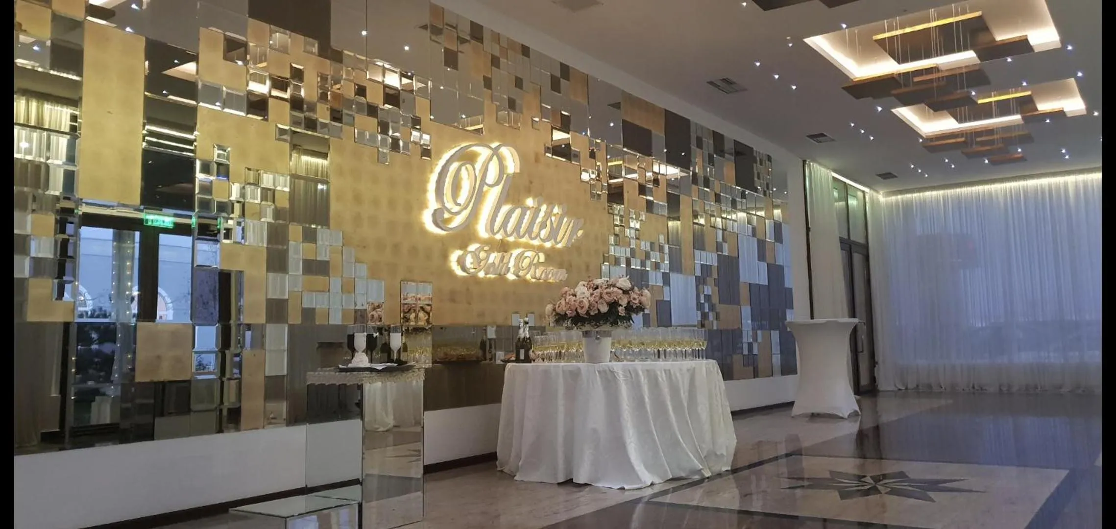 Restaurant/places to eat in PLAISIR