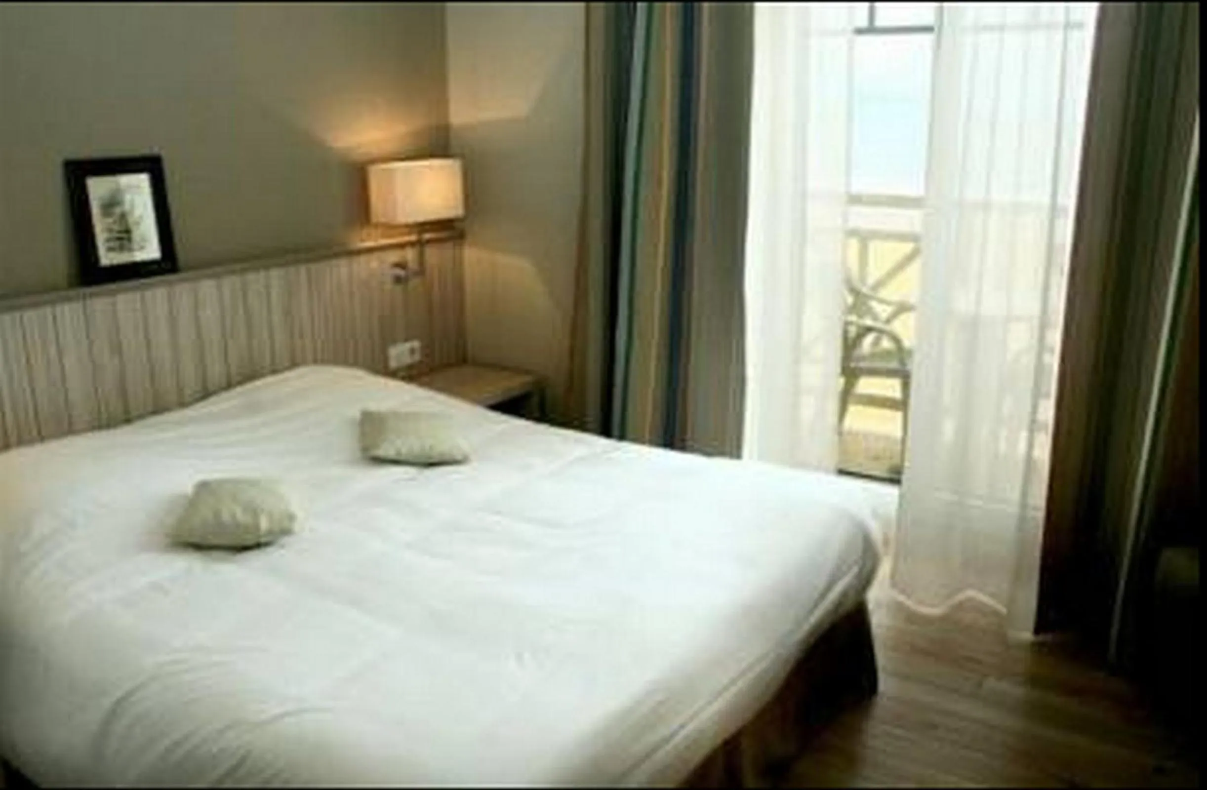 Photo of the whole room, Bed in Antinéa