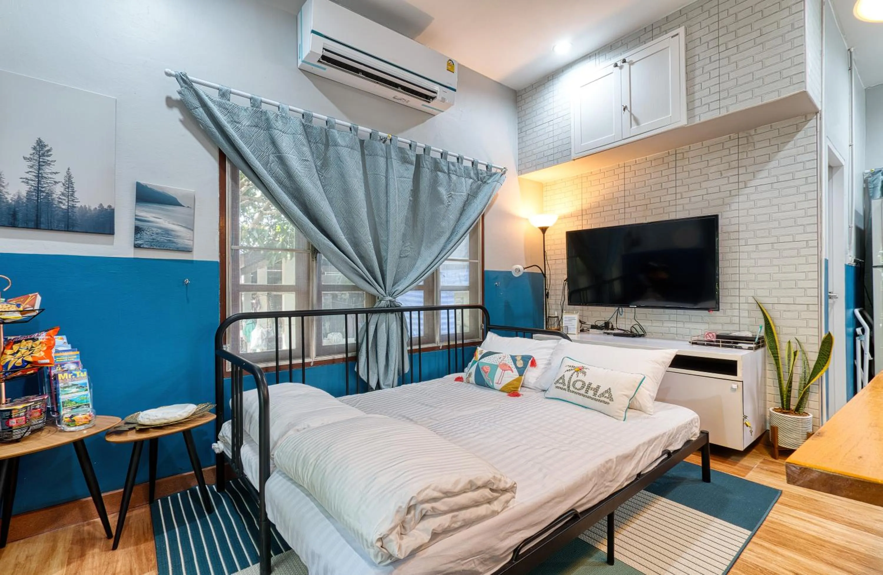 Bed in Maenam Bungalow