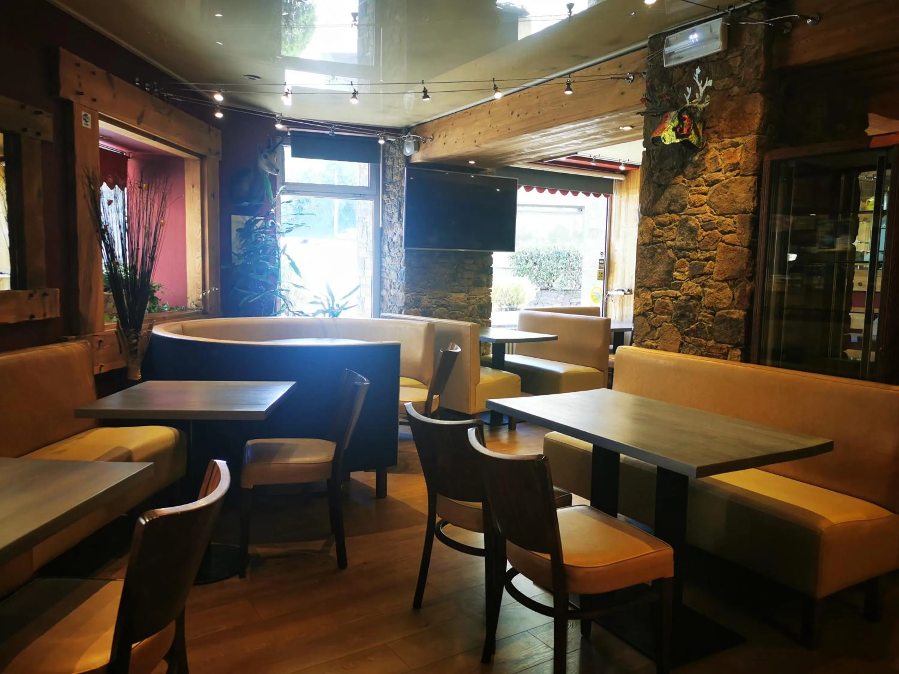 Lounge or bar in Logis Hotel Restaurant Planes