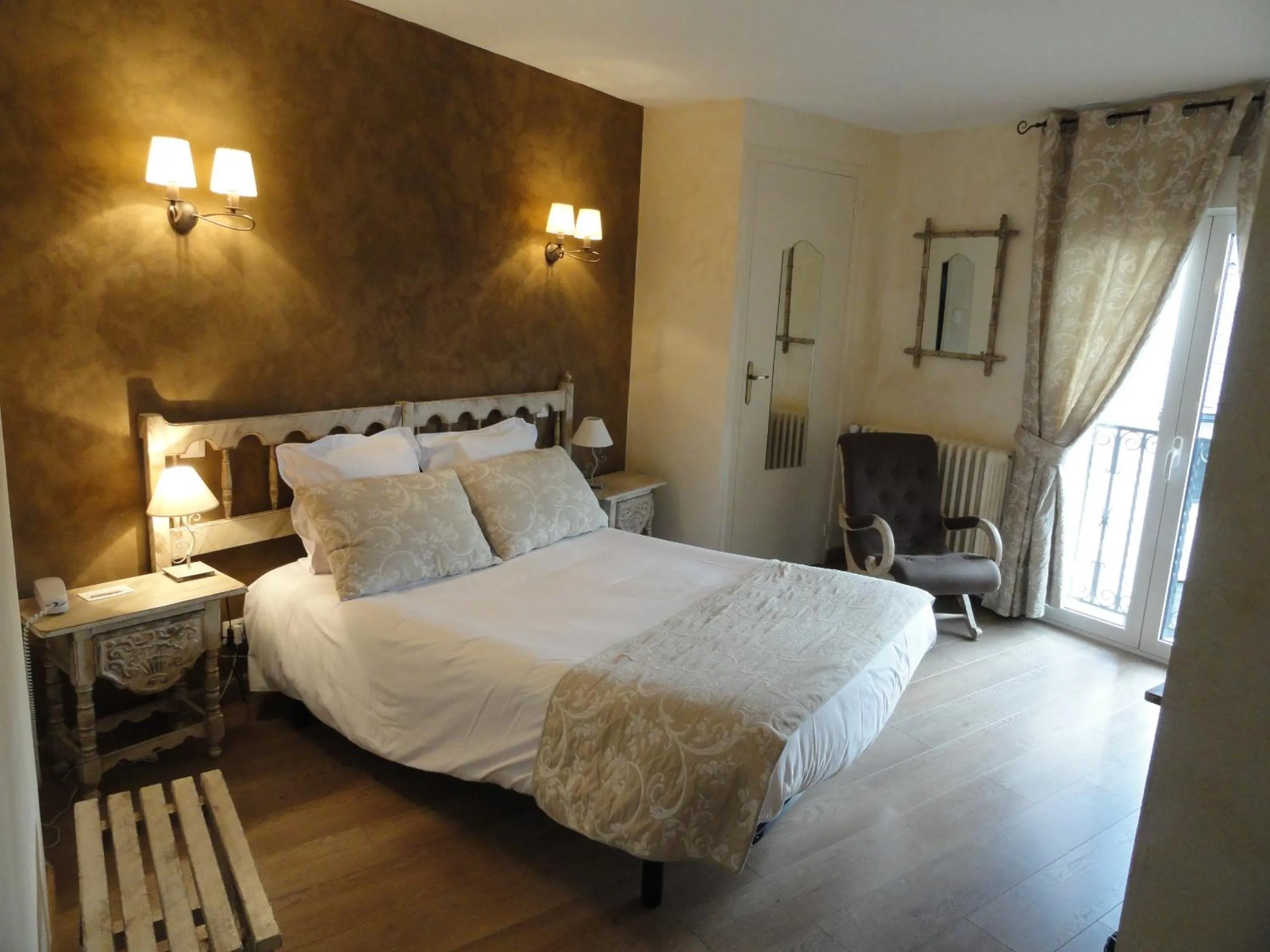 Bedroom, Bed in Logis Hotel Restaurant Planes