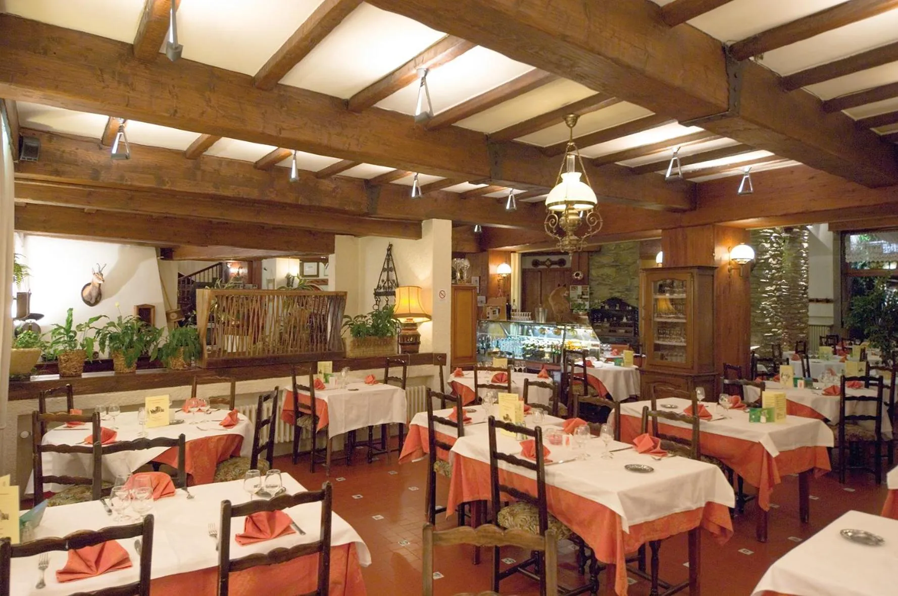 Restaurant/places to eat in Logis Hotel Restaurant Planes