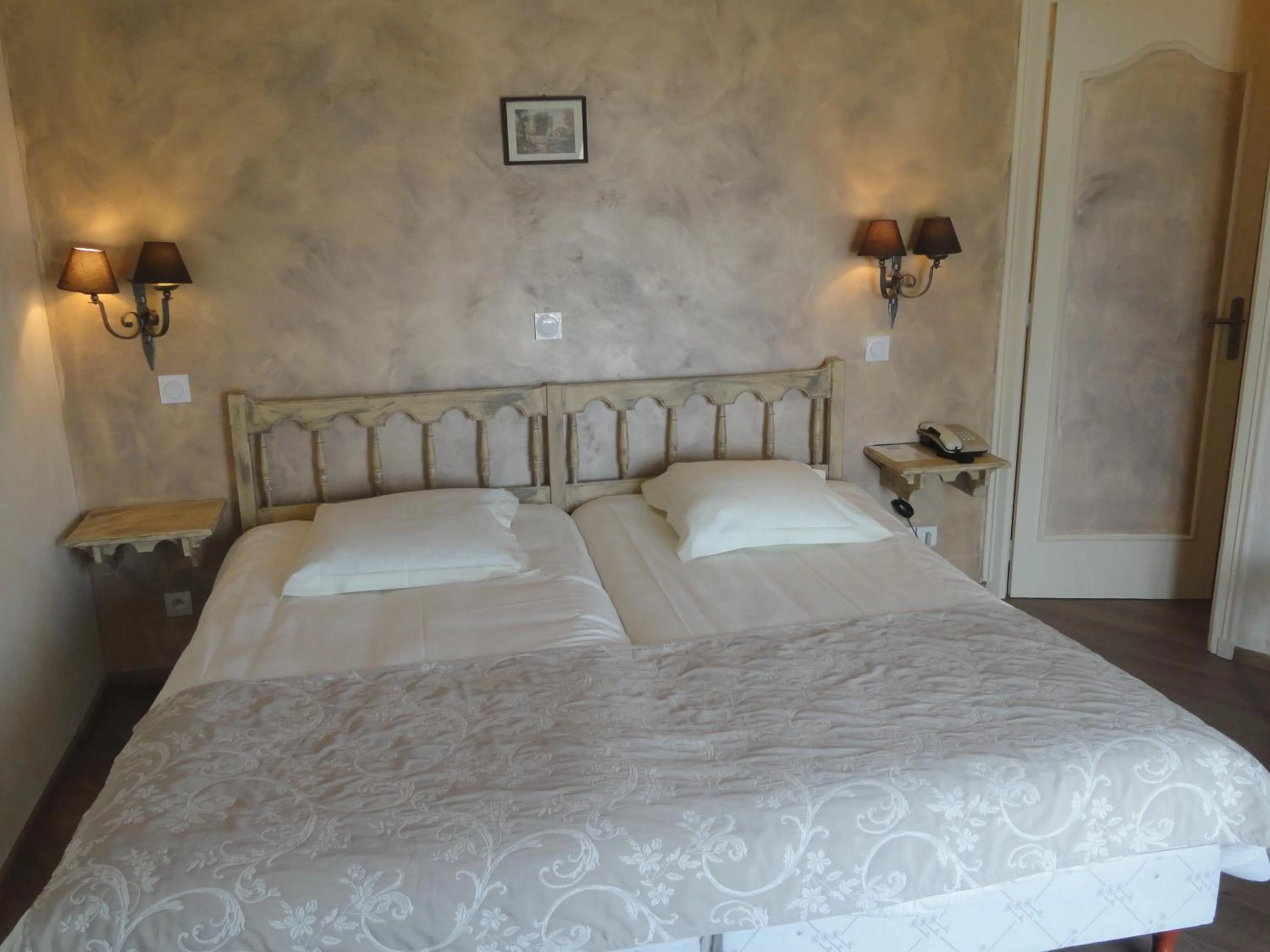 Bedroom, Bed in Logis Hotel Restaurant Planes