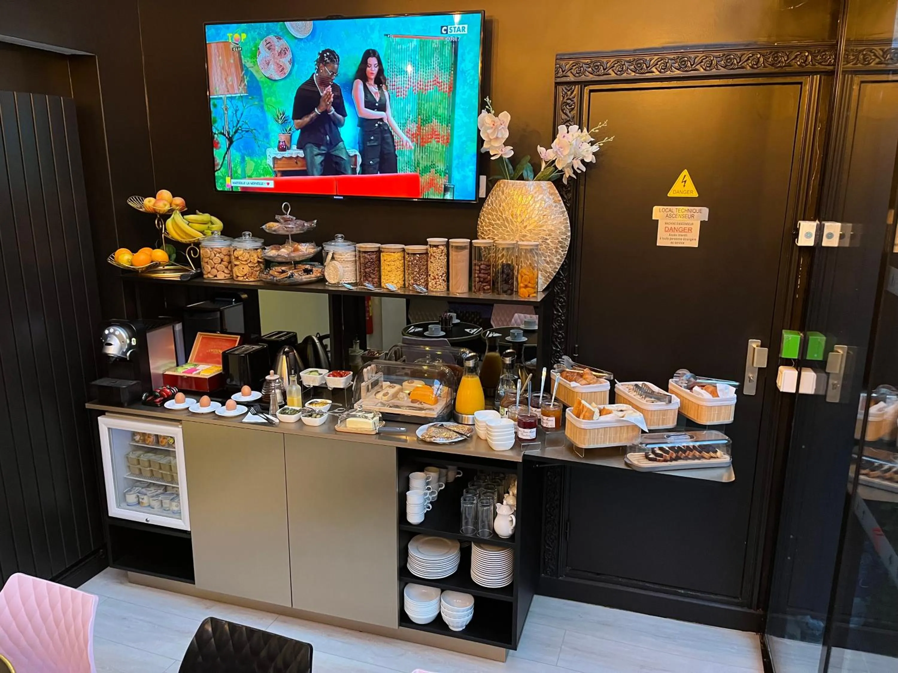 Breakfast in Le Glam's Hotel