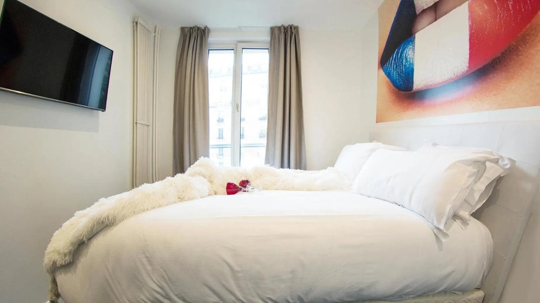 Bedroom, Bed in Le Glam's Hotel