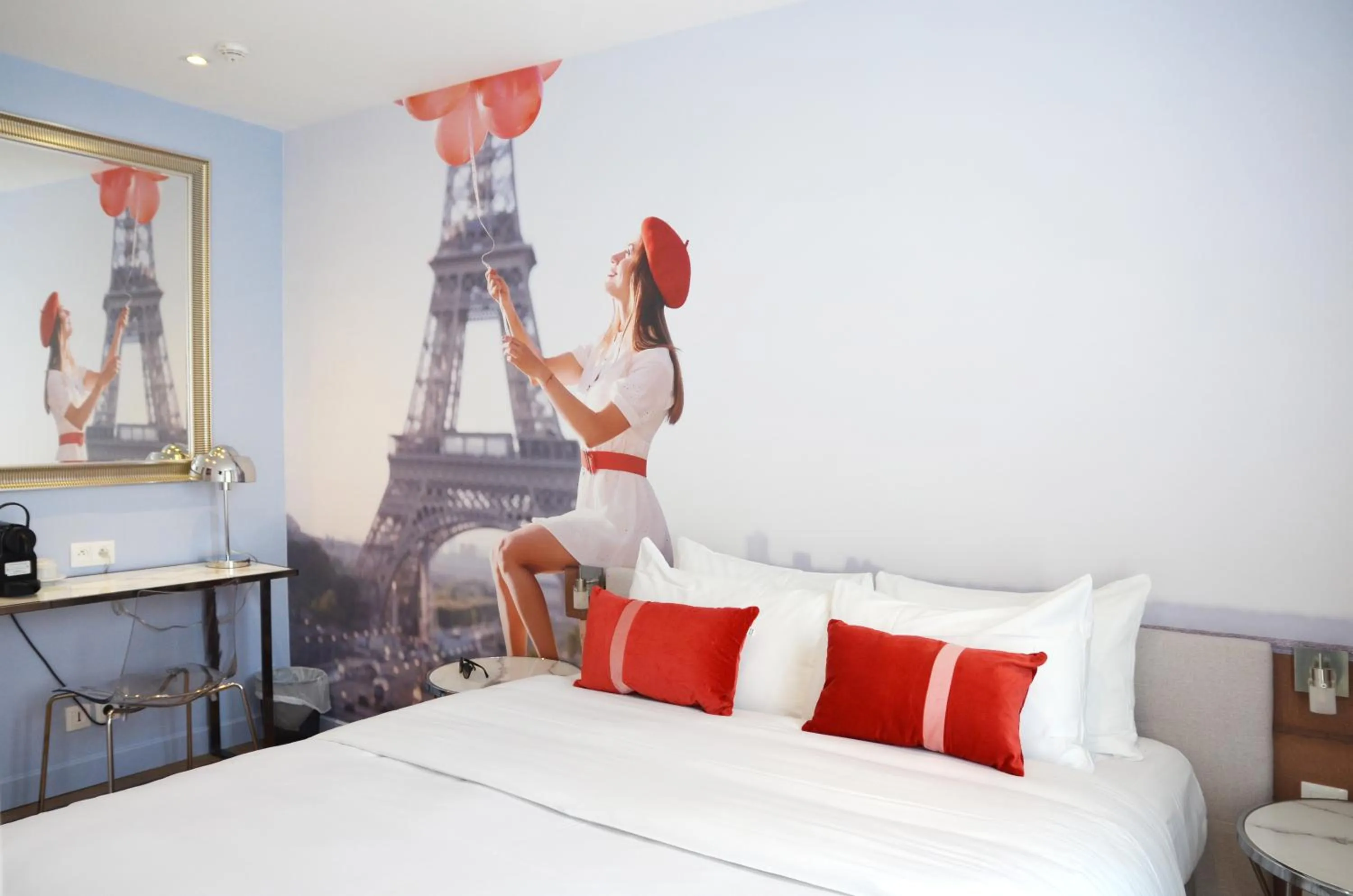 Bed in Le Glam's Hotel