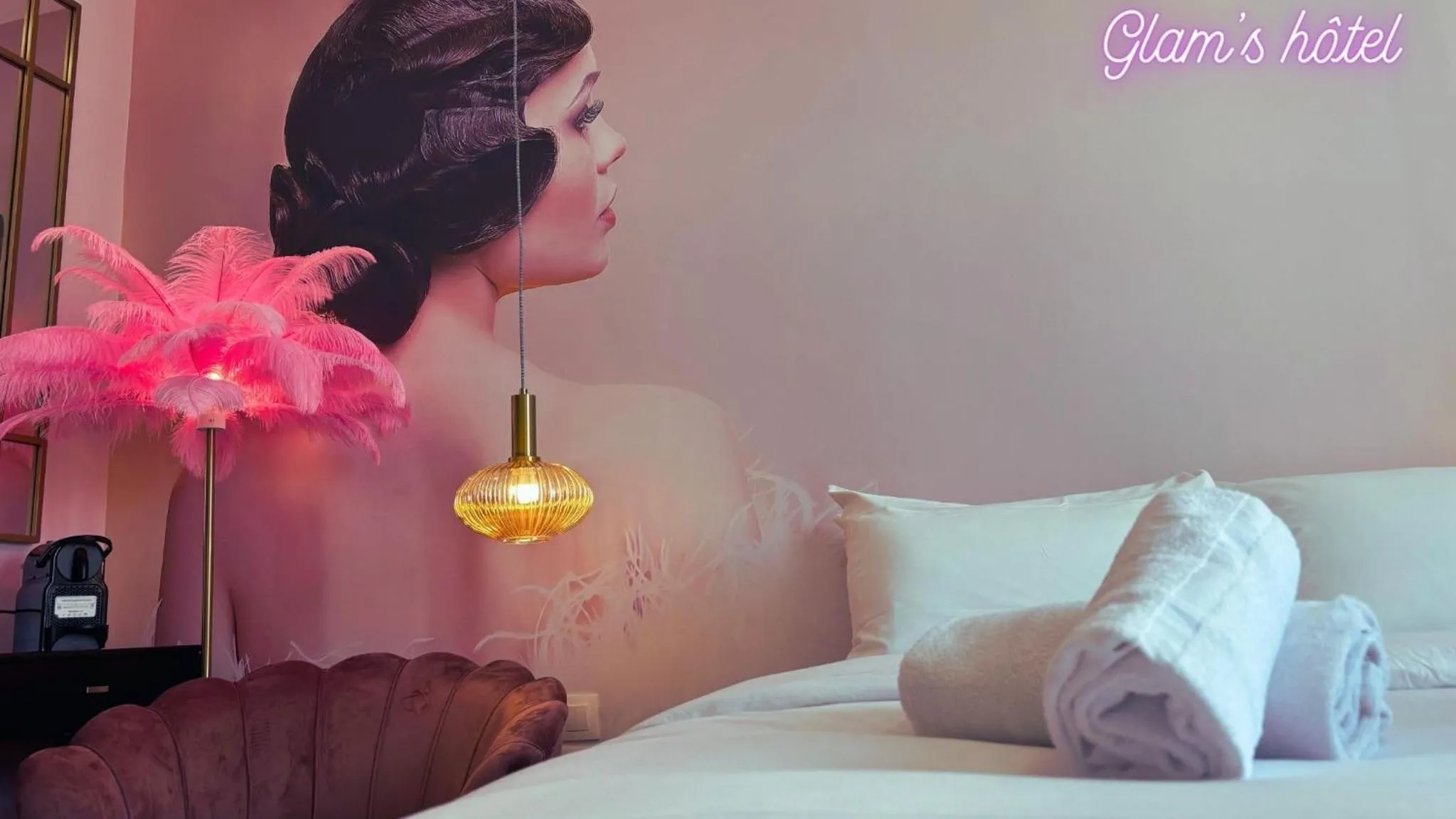 Bed in Le Glam's Hotel