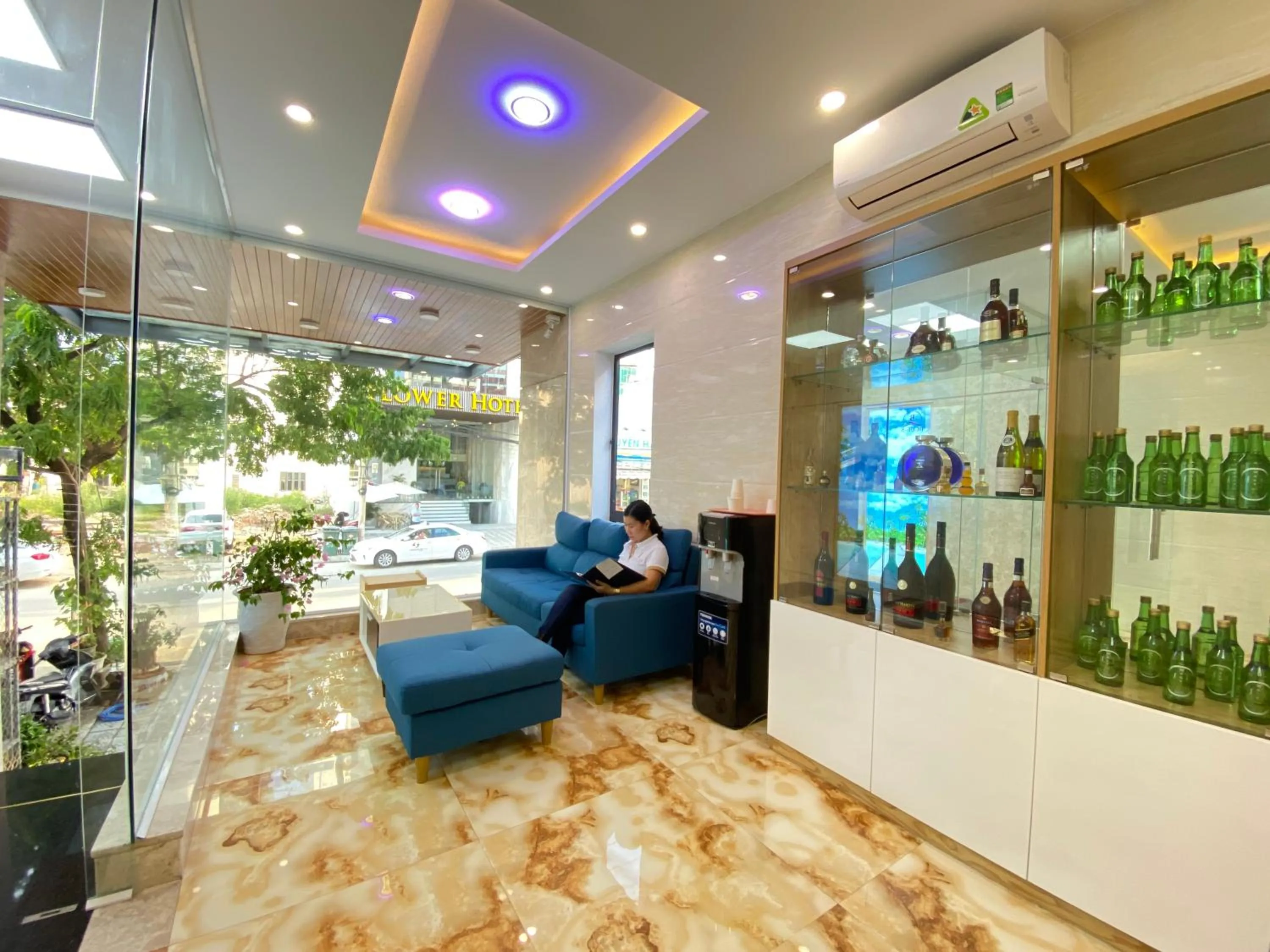 Lobby or reception in Blue-S Hotel & Apartment