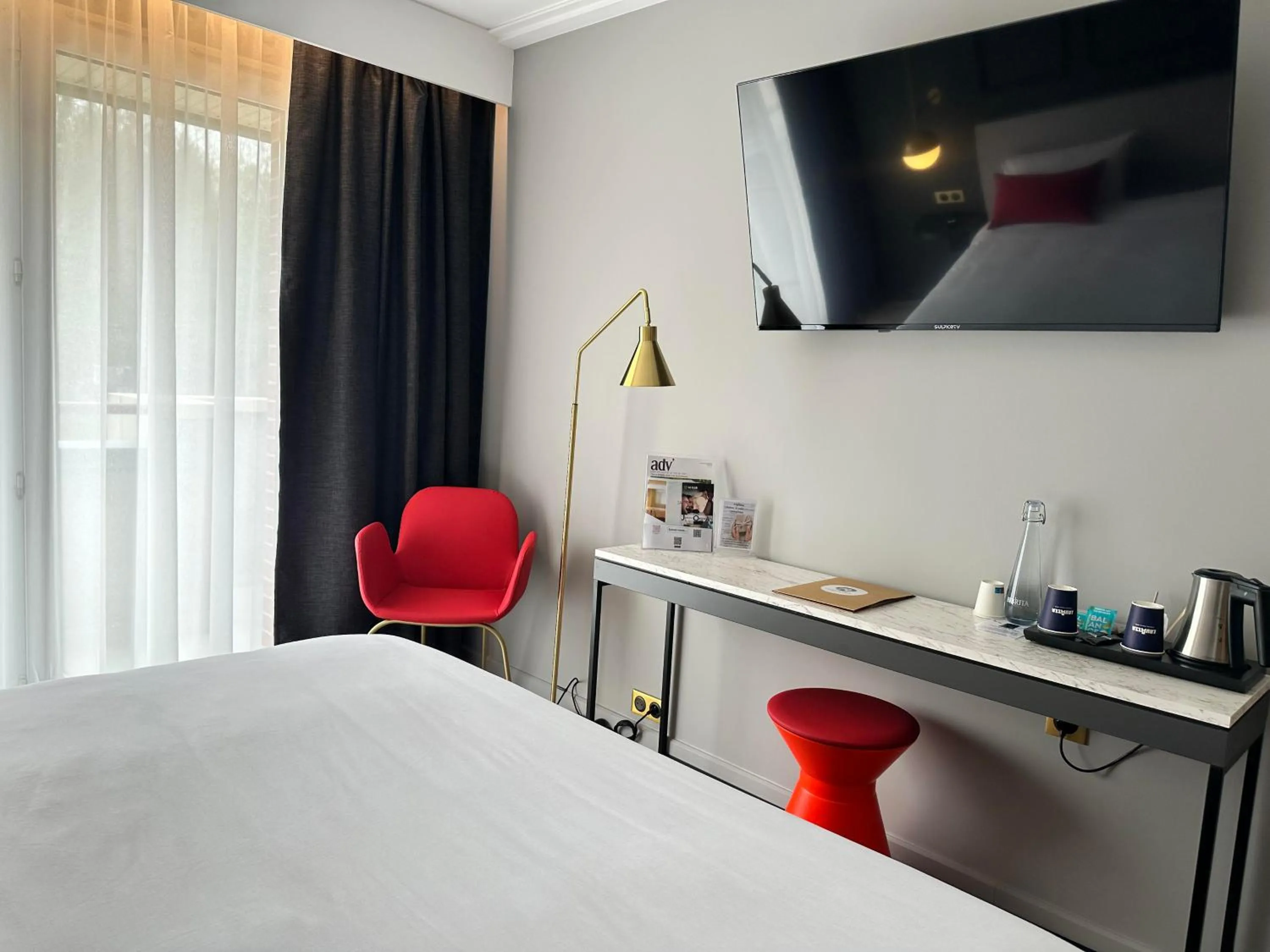 TV and multimedia, Bed in Hôtel Spa Du Béryl