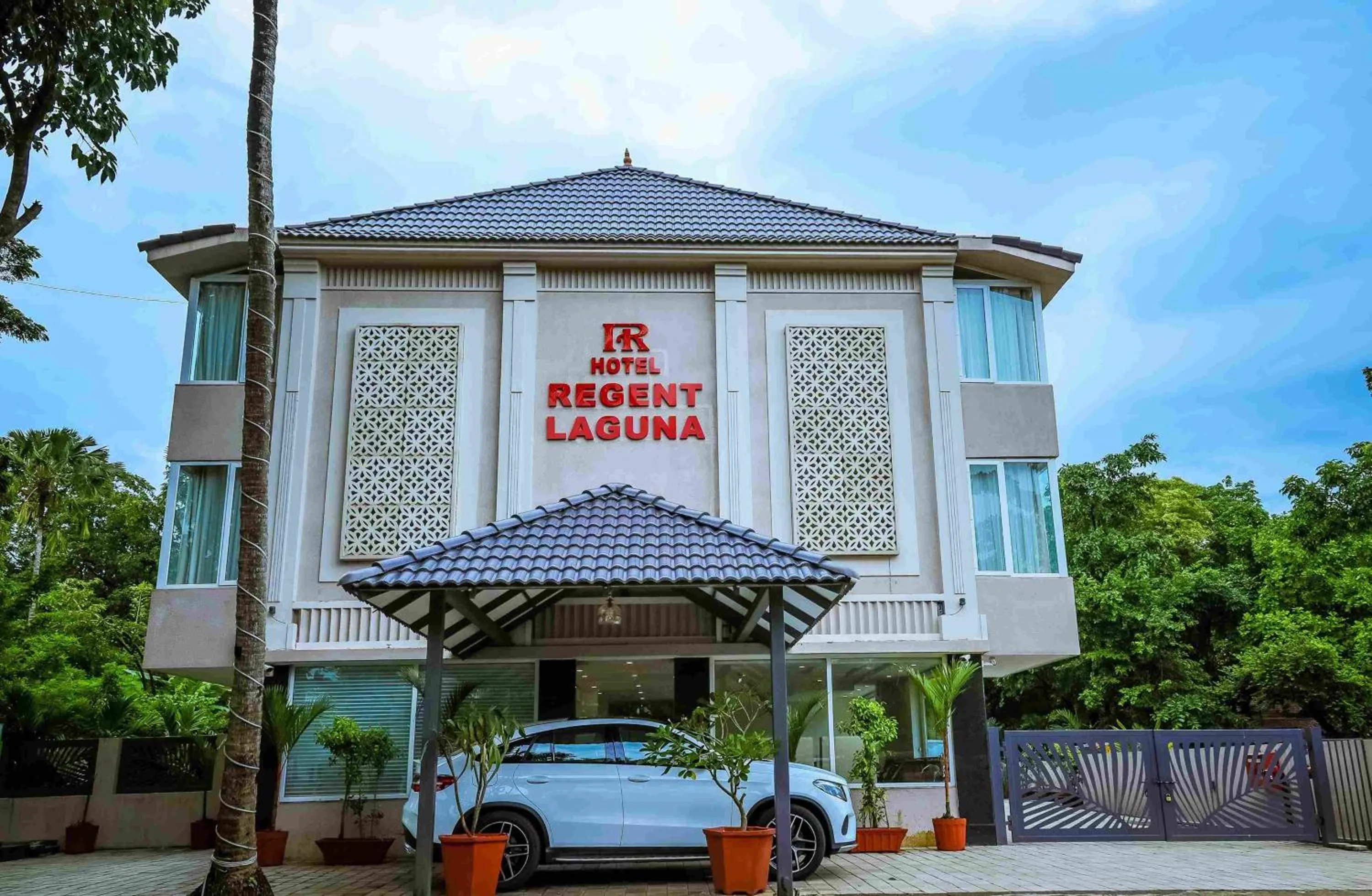 Property building in Hotel Regent Laguna