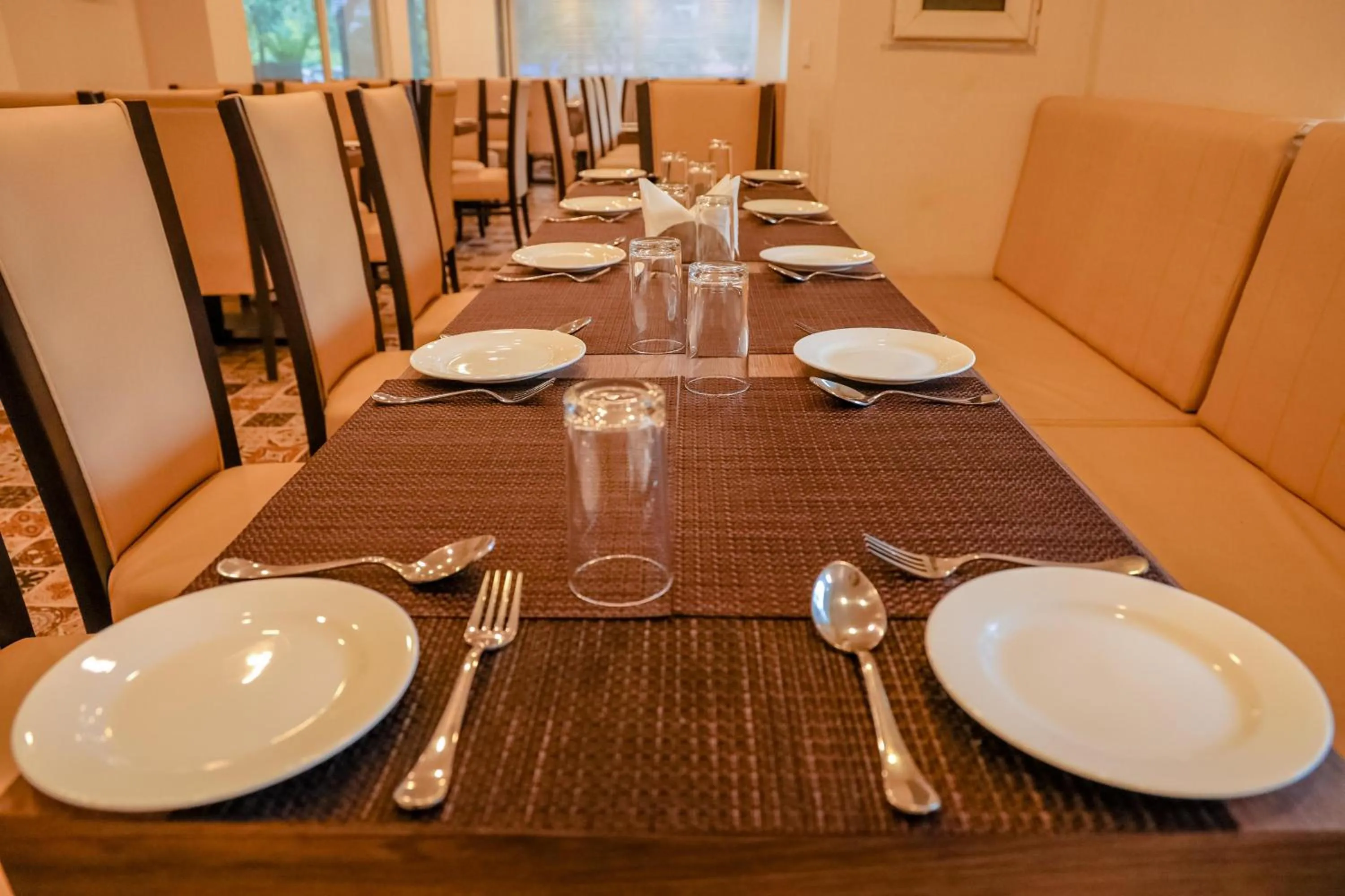 Dining area in Hotel Regent Laguna