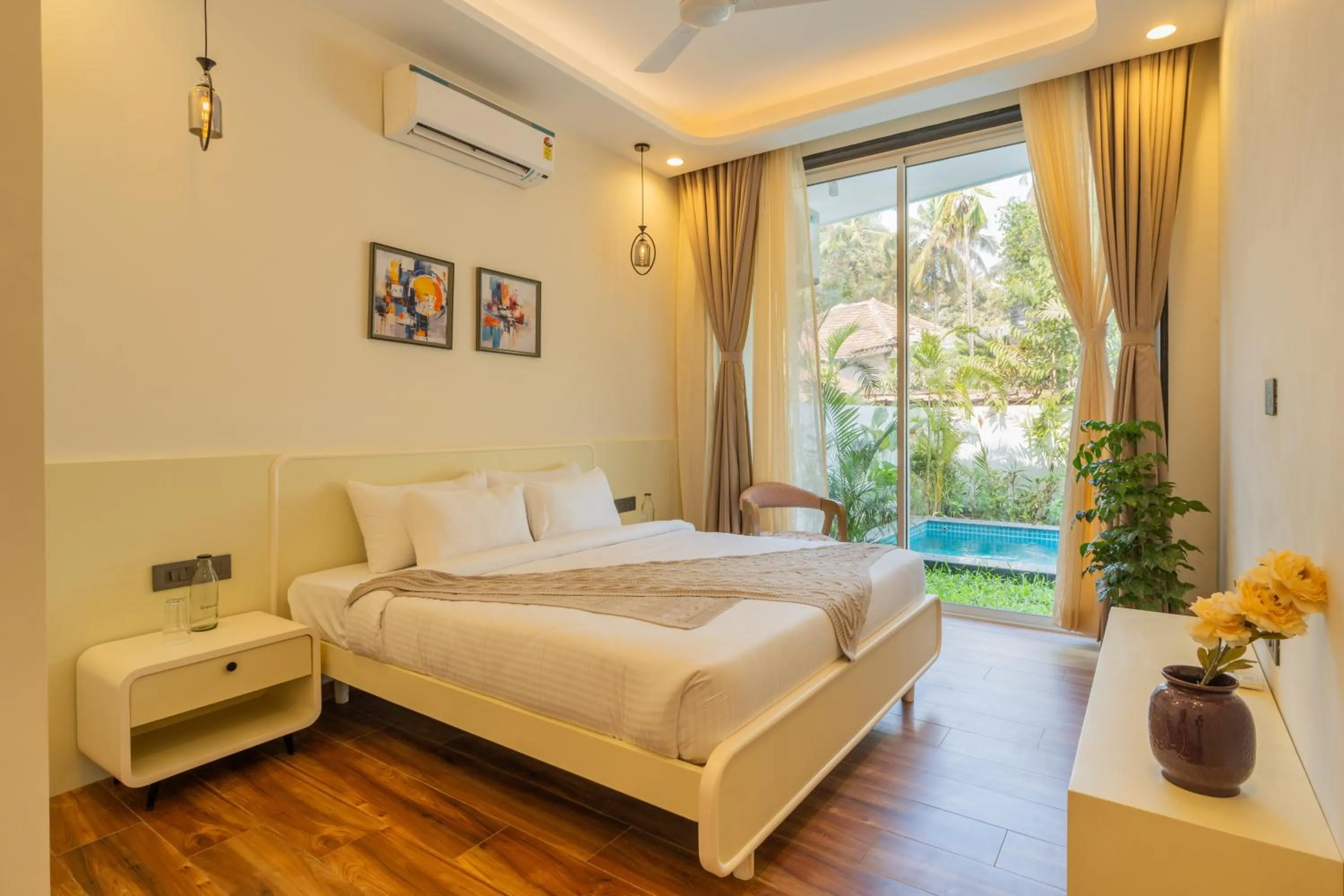 Bed in Hotel Regent Laguna