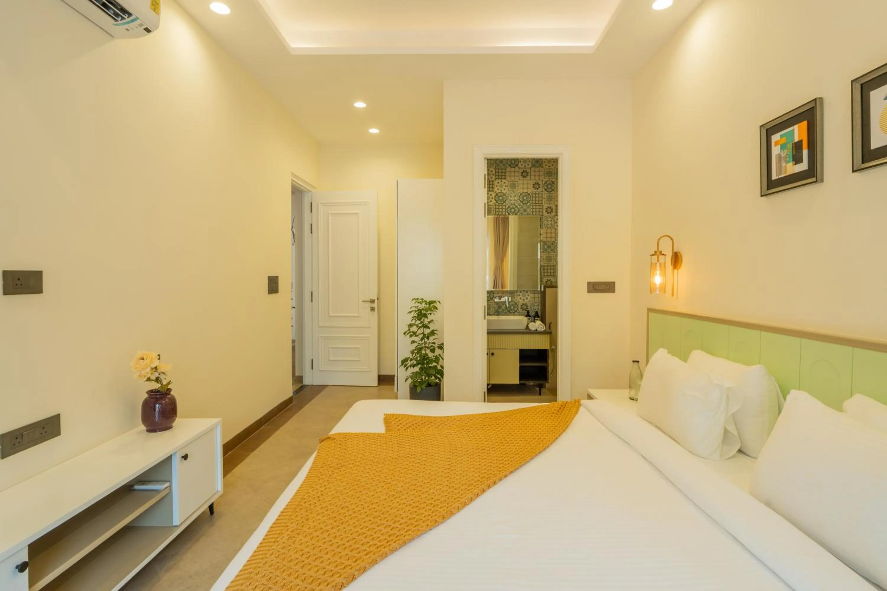 Bed in Hotel Regent Laguna