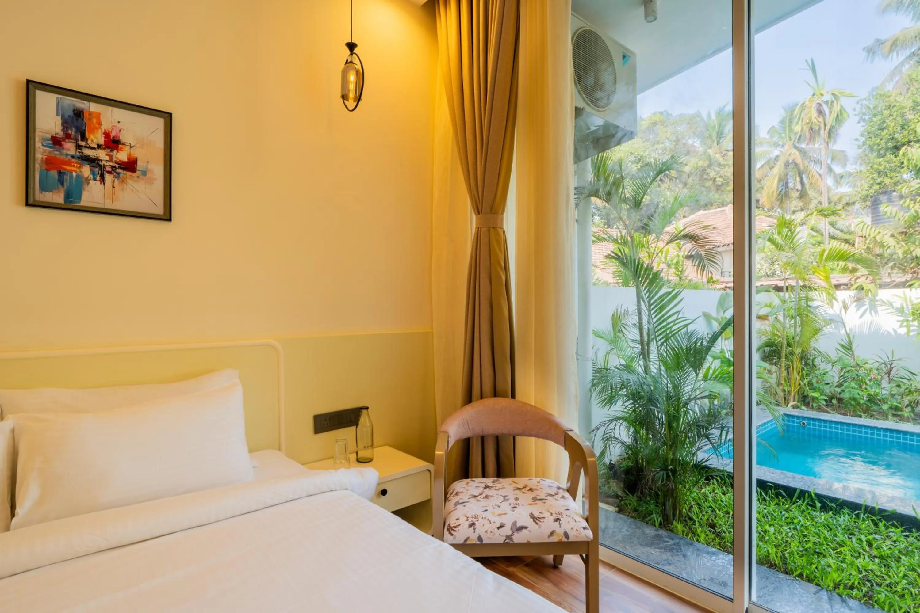 Bed in Hotel Regent Laguna