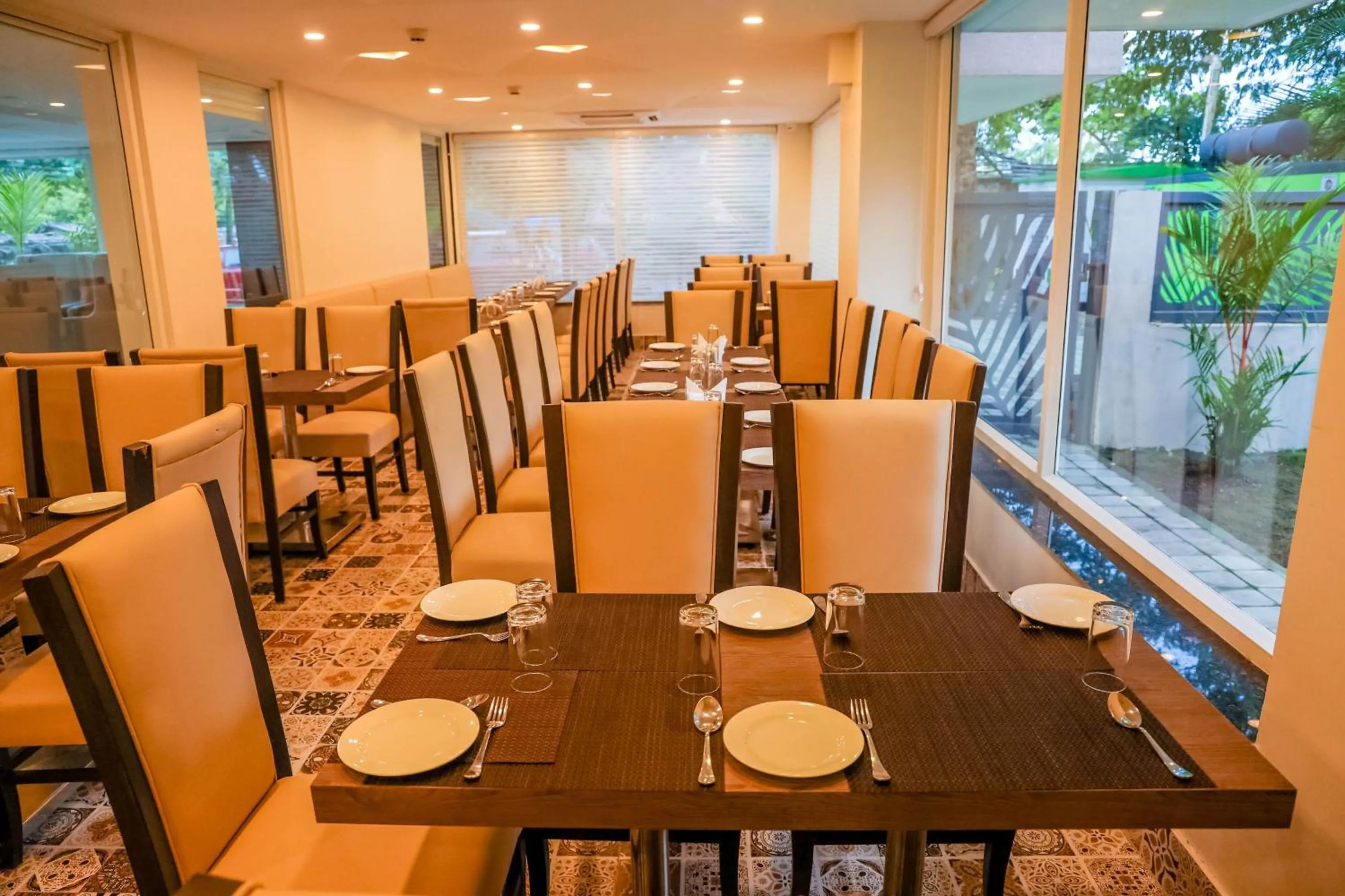 Restaurant/places to eat in Hotel Regent Laguna