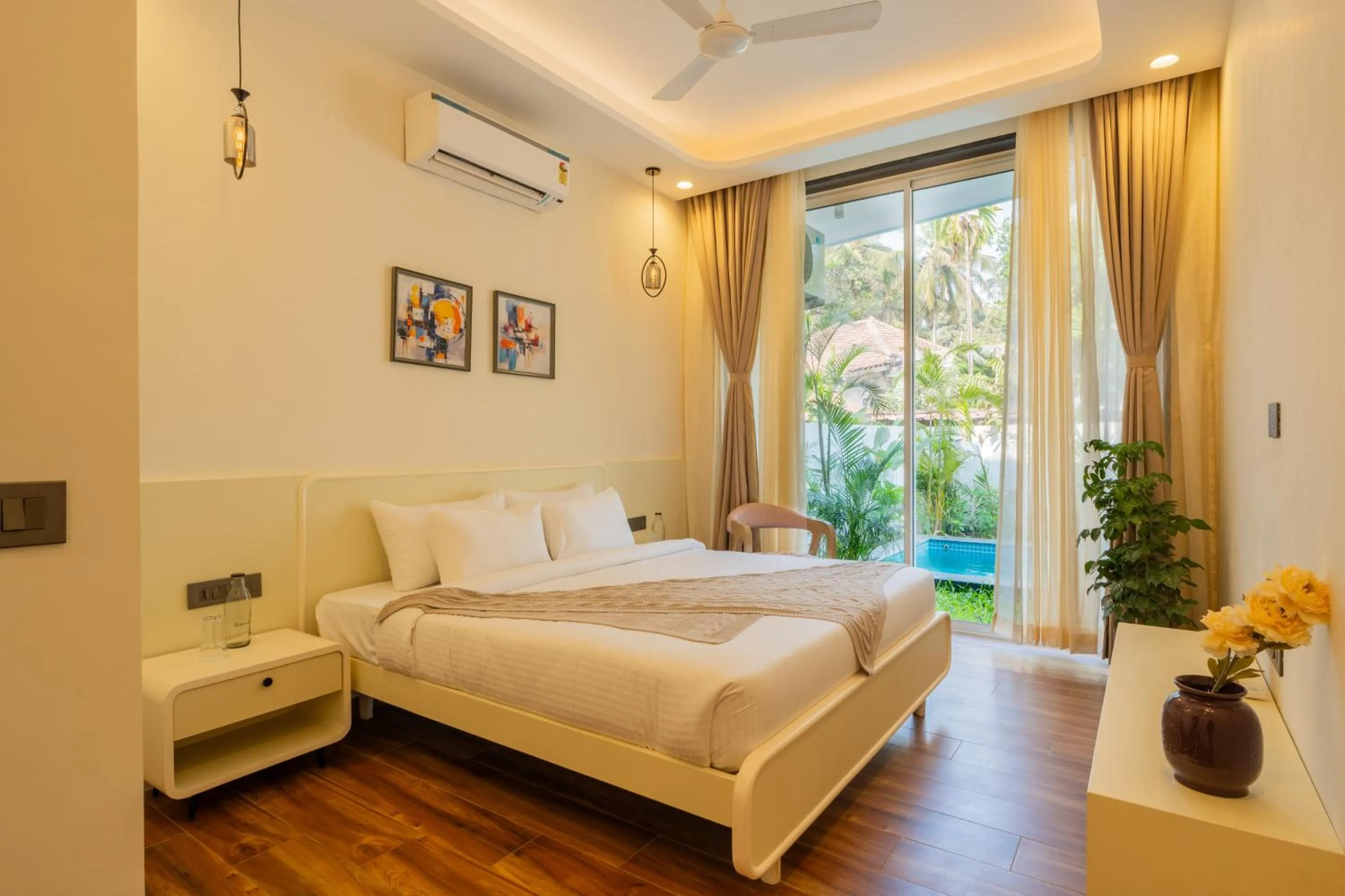 Bed in Hotel Regent Laguna