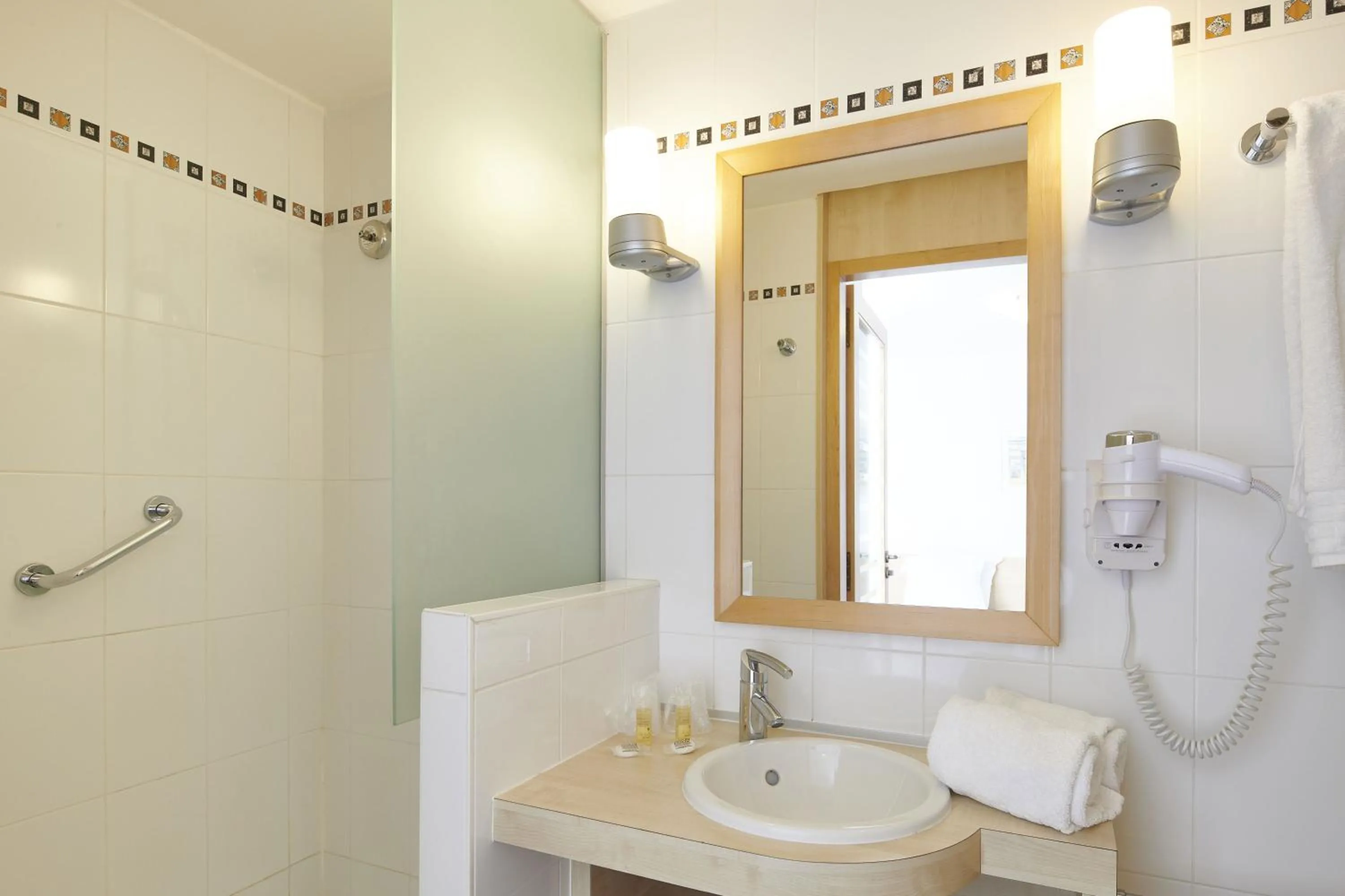 Bathroom in Hôtel Vacances Bleues Villa Caroline