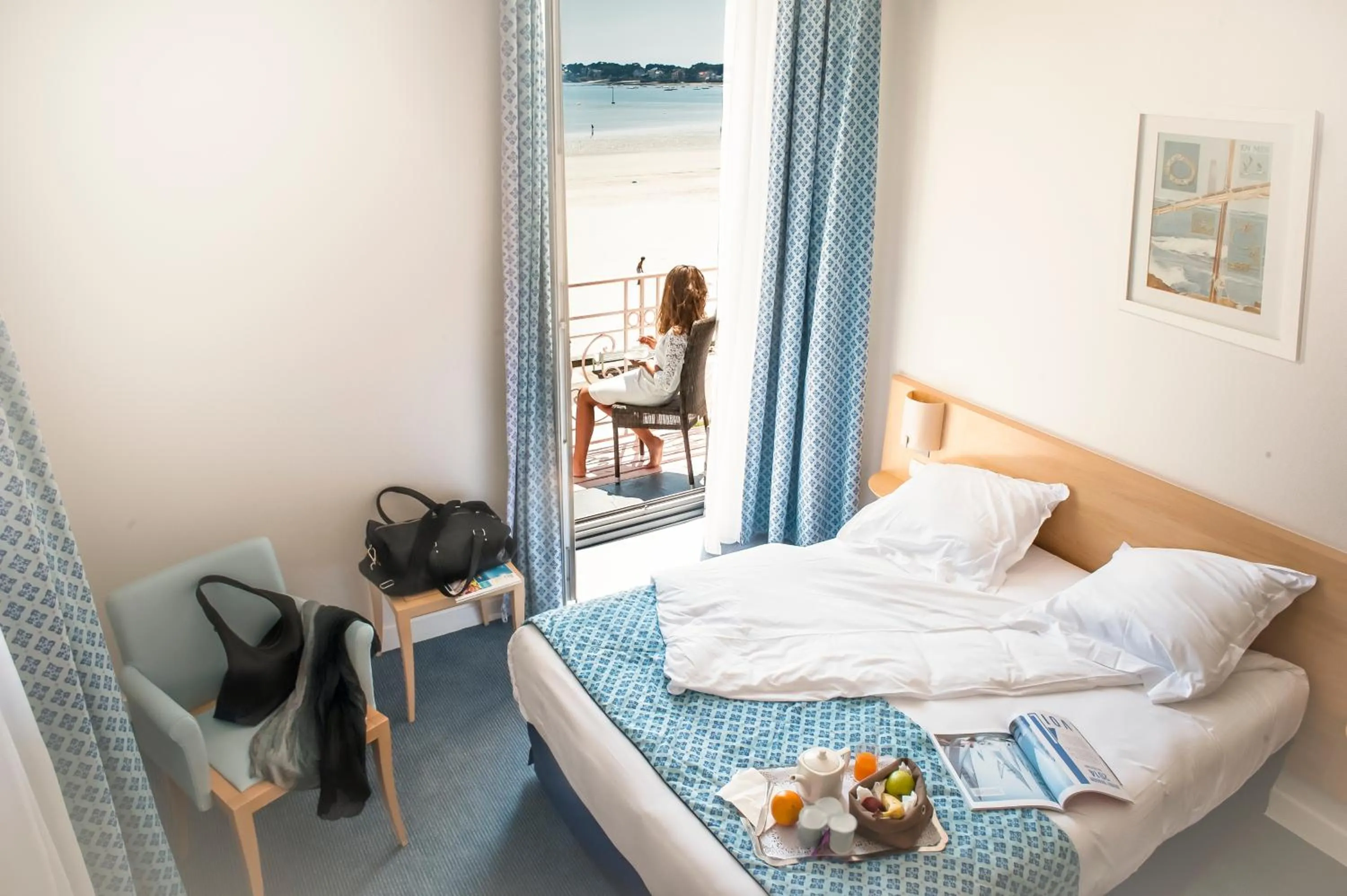 Balcony/Terrace, Bed in Hôtel Vacances Bleues Villa Caroline