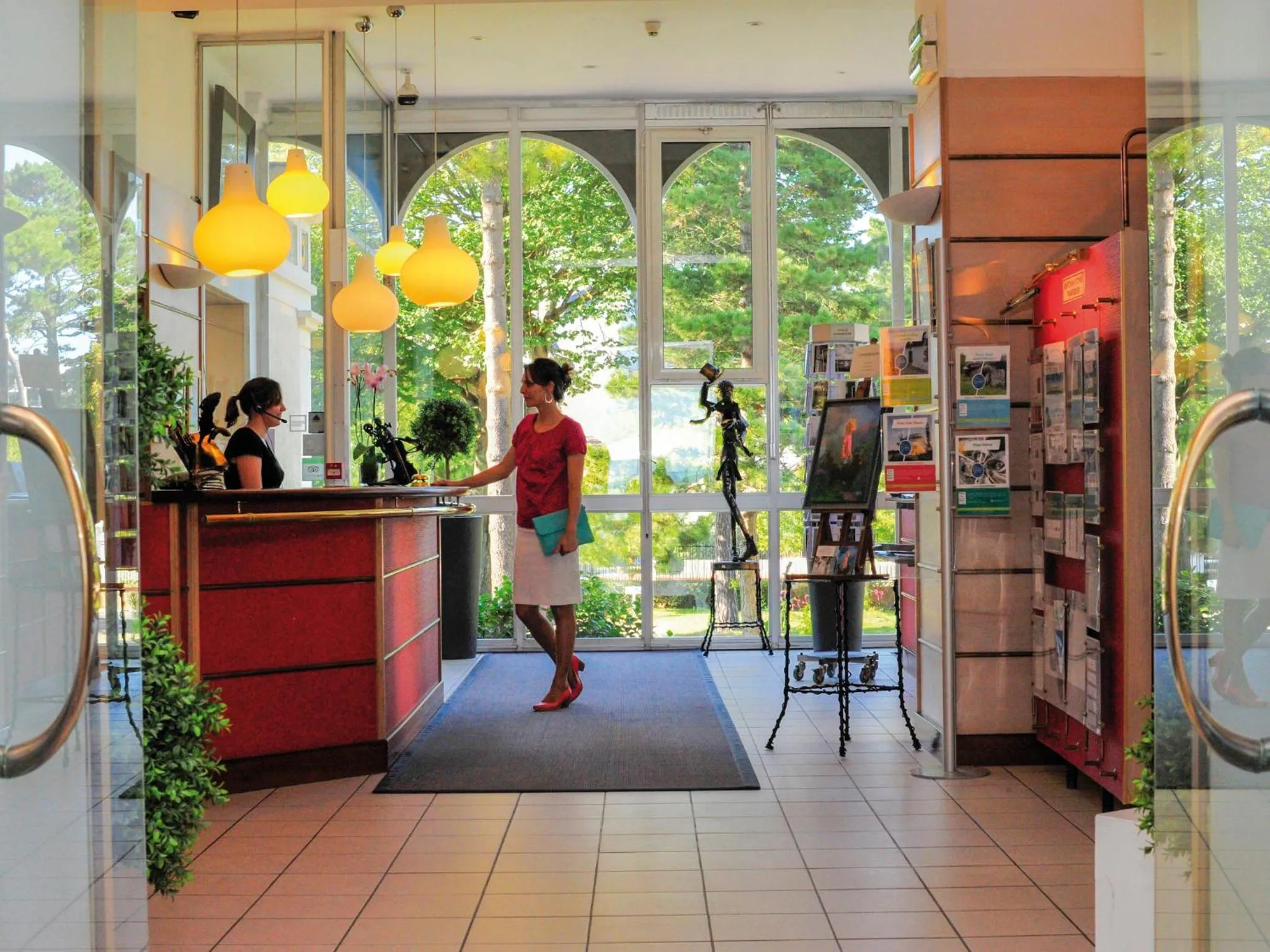 Lobby or reception in Hôtel Vacances Bleues Villa Caroline