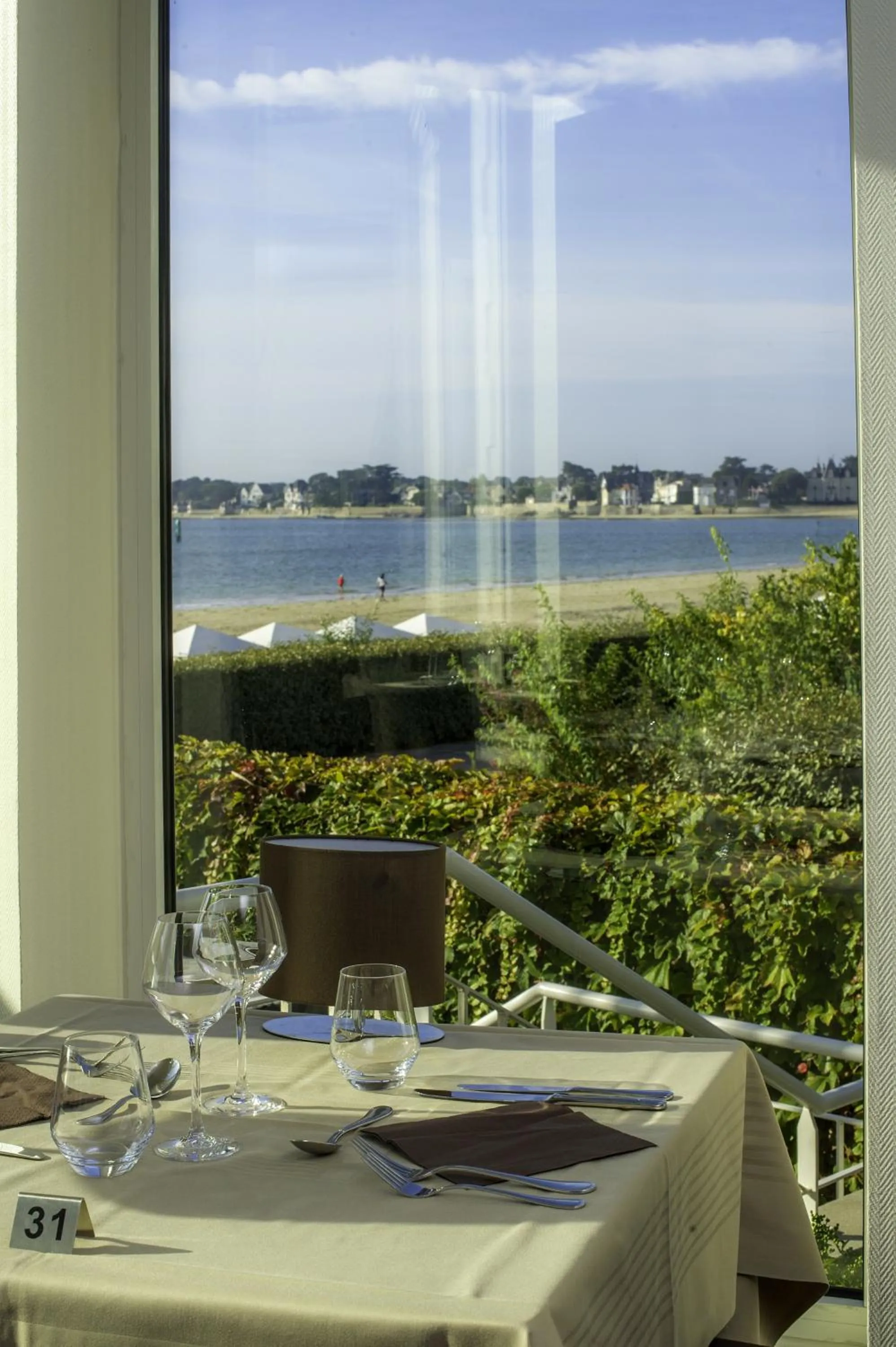 Restaurant/places to eat in Hôtel Vacances Bleues Villa Caroline