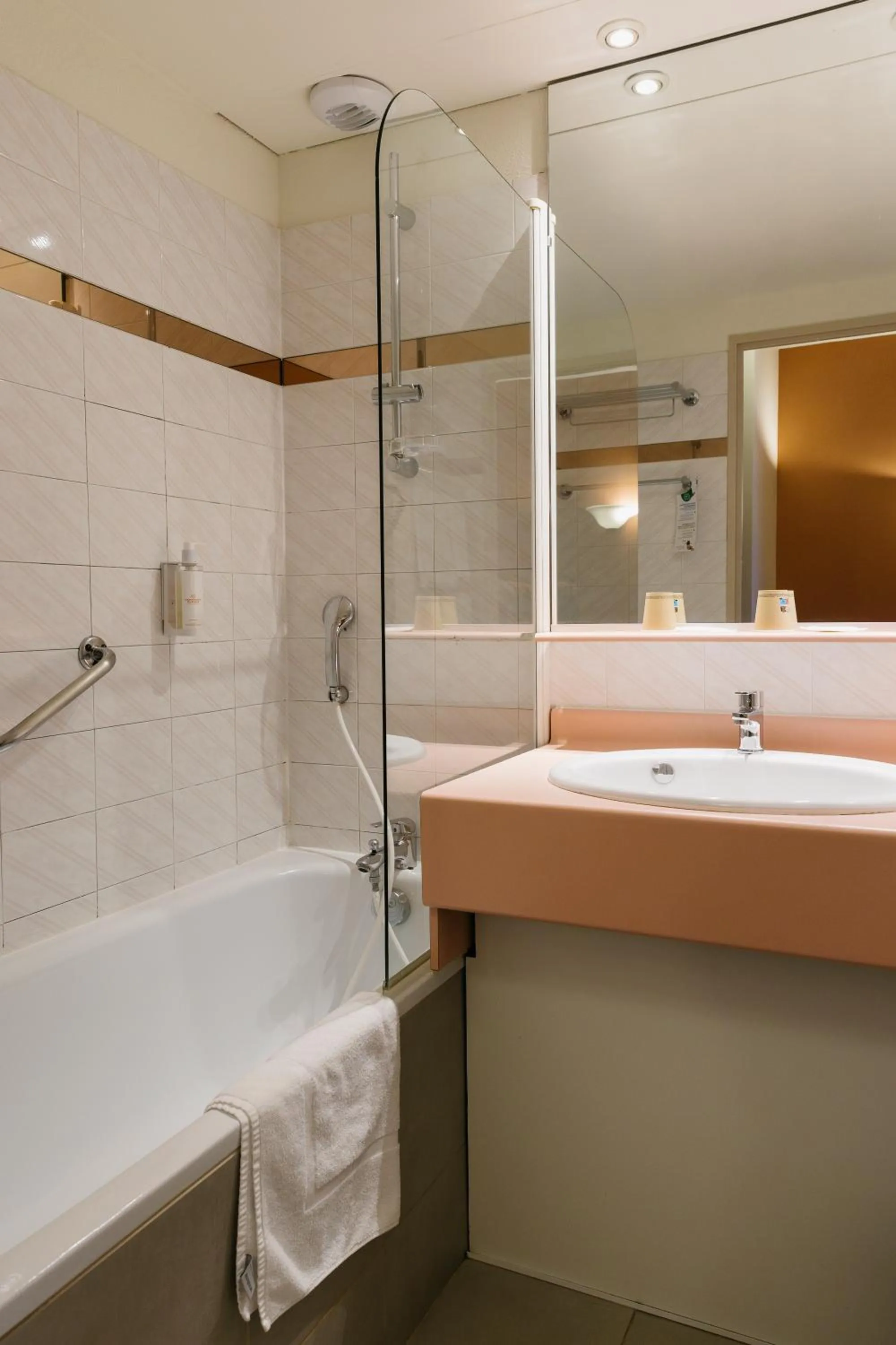 Bathroom in Hotel *** & Spa Vacances Bleues Villa Marlioz