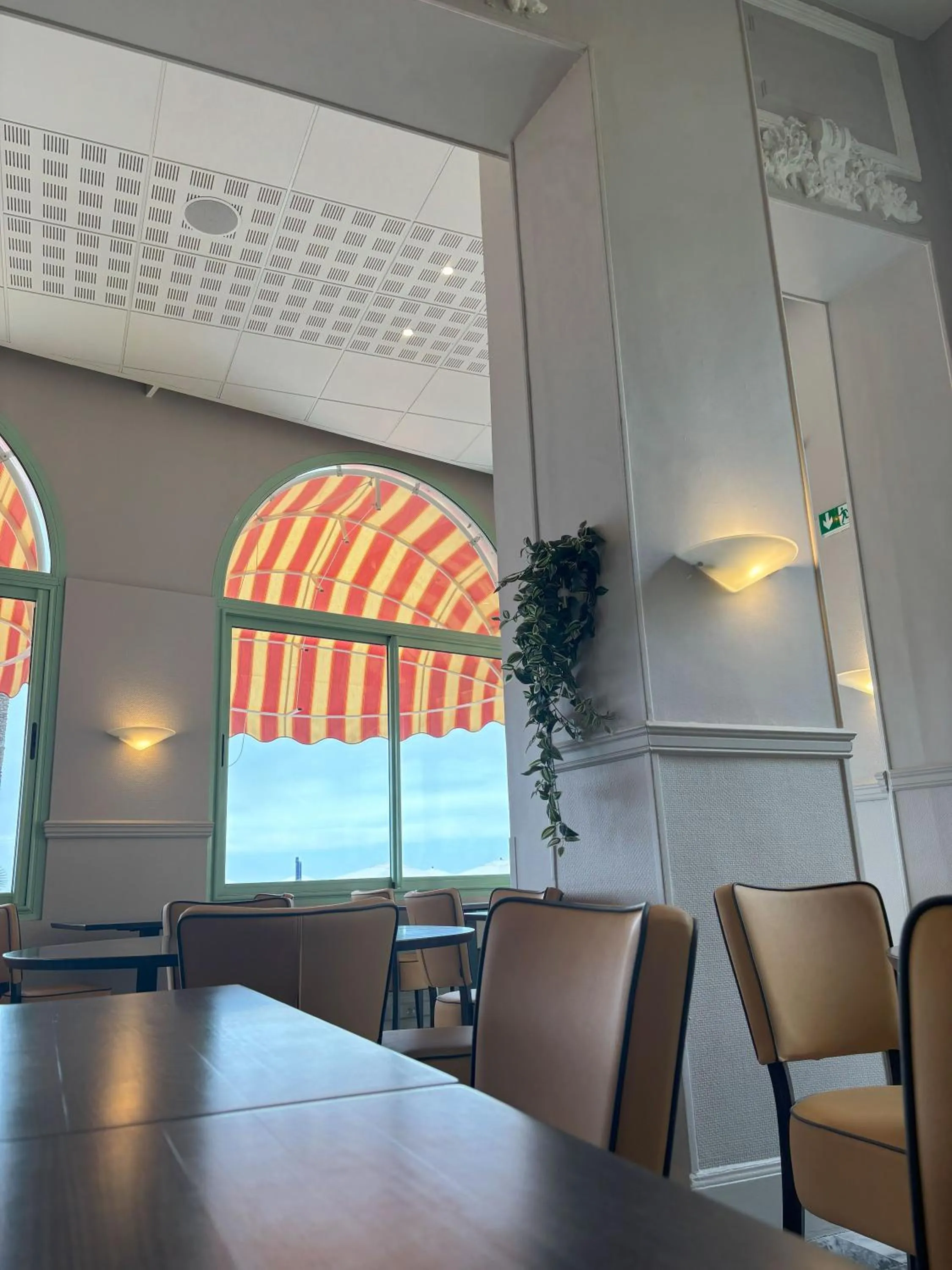 Restaurant/places to eat in Hôtel Vacances Bleues Balmoral