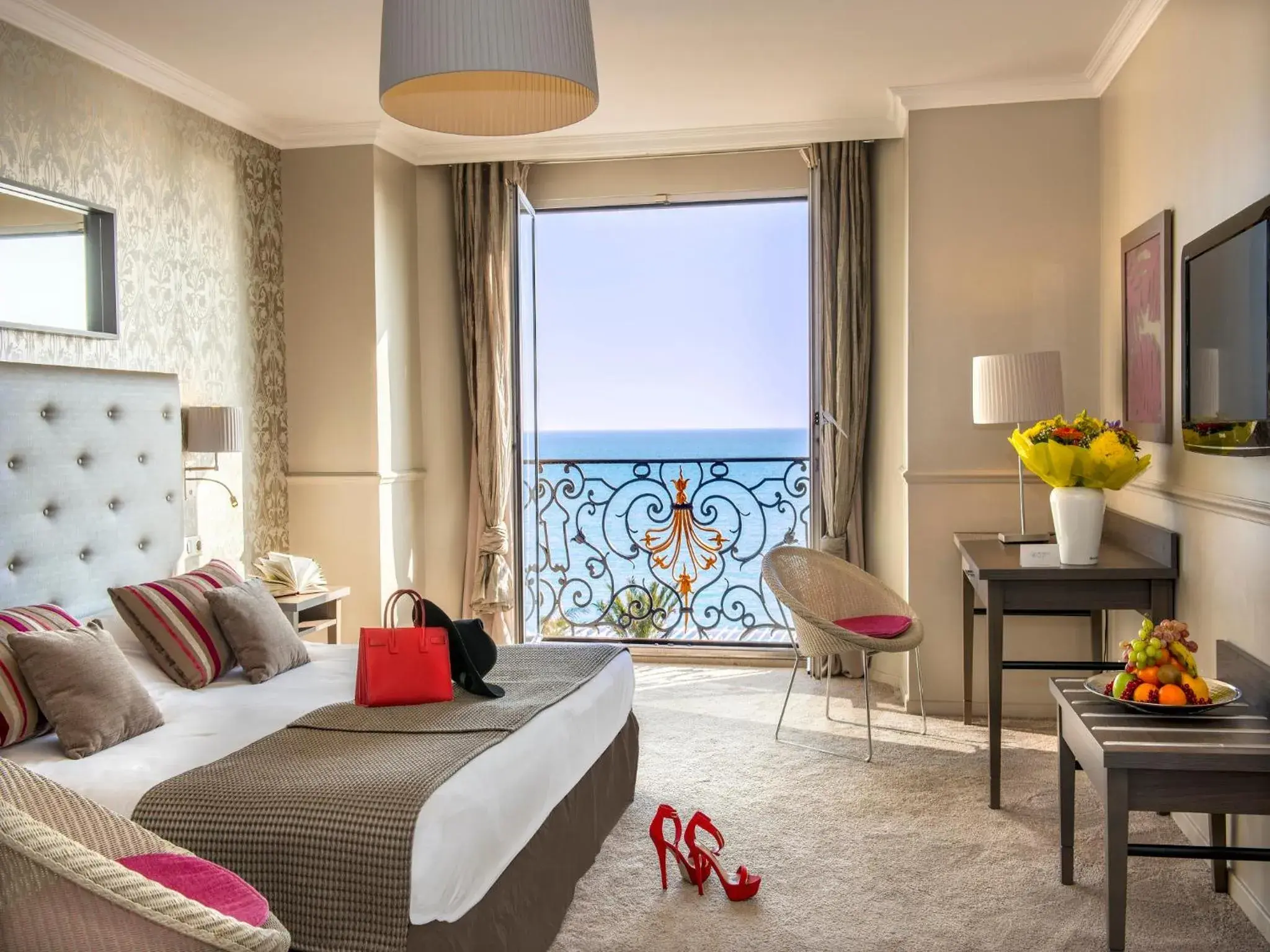 Double or Twin Room with Sea View in Hôtel Le Royal Promenade des Anglais Double or Twin Room with Sea View in Hôtel Le Royal Promenade des Anglais