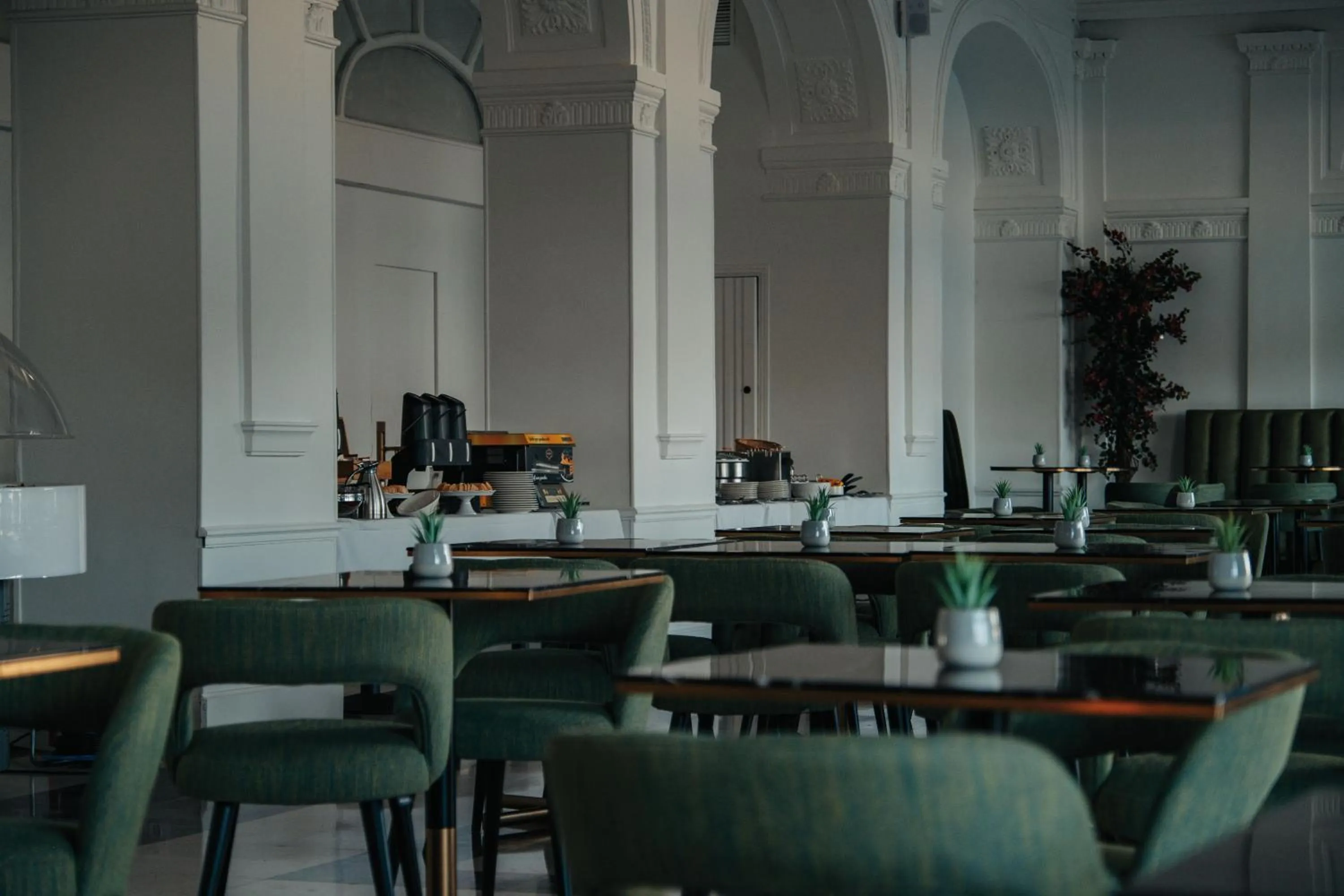 Breakfast in Hôtel Le Royal Promenade des Anglais