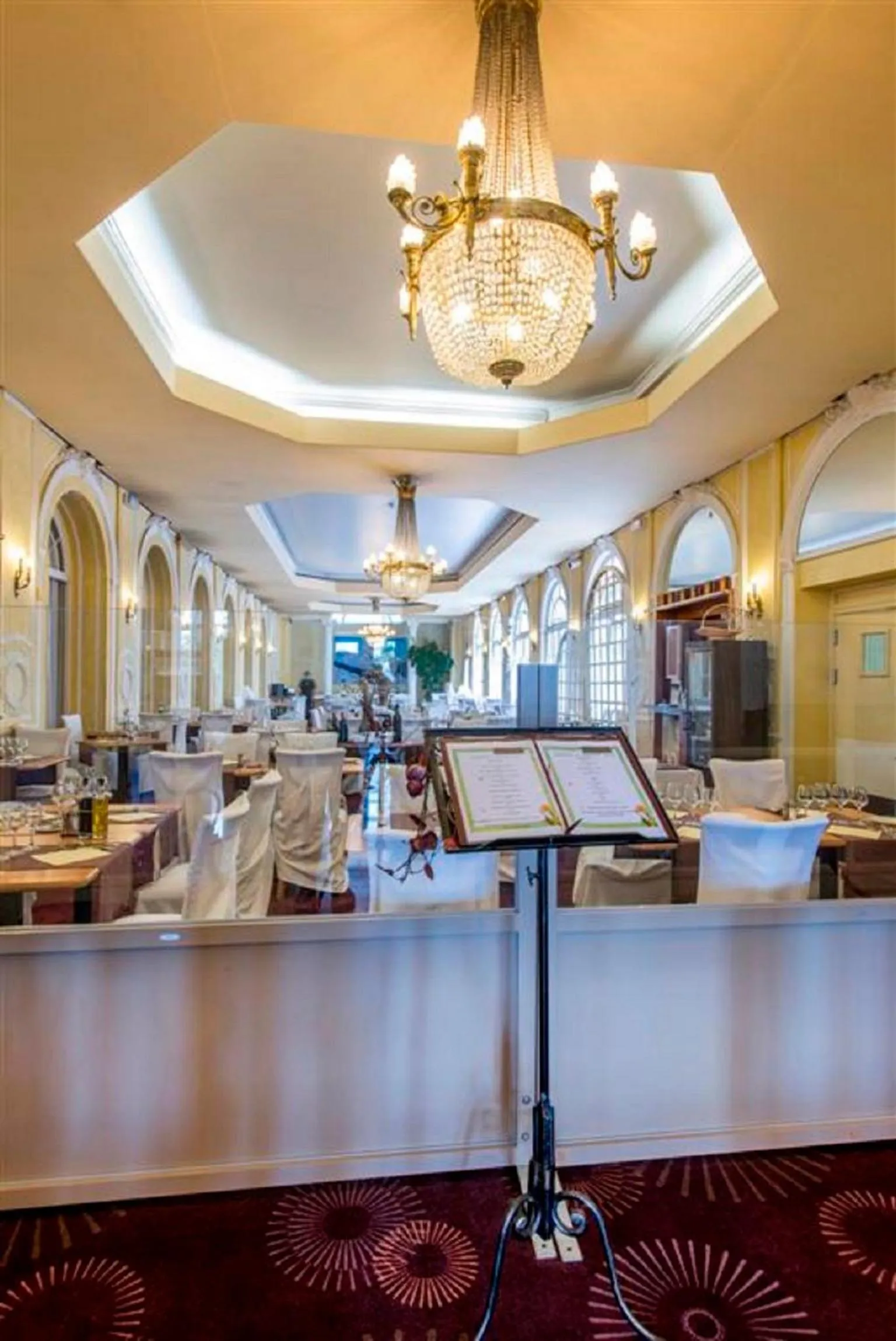 Restaurant/places to eat in Hôtel Le Royal Promenade des Anglais