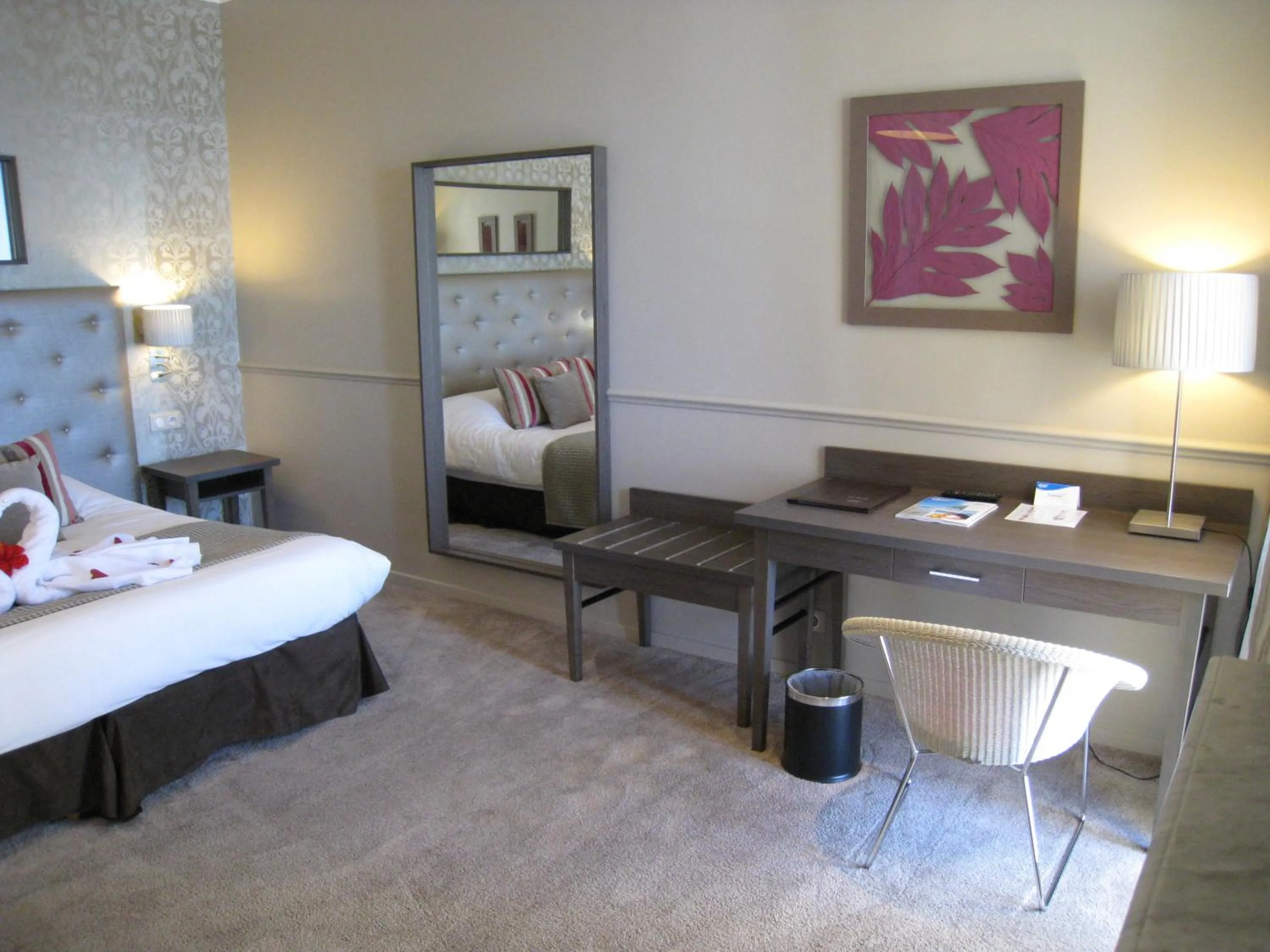 Photo of the whole room in Hôtel Le Royal Promenade des Anglais