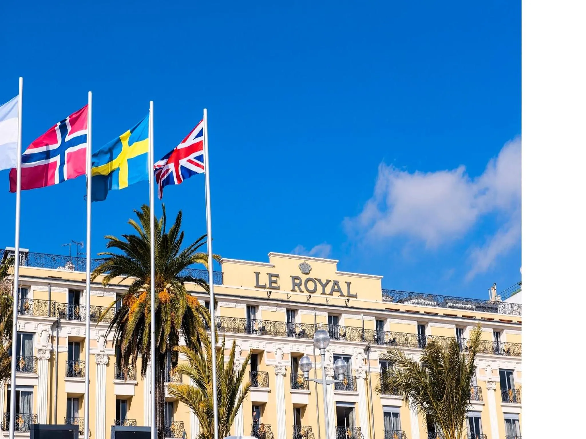 Facade/entrance in Hôtel Le Royal Promenade des Anglais