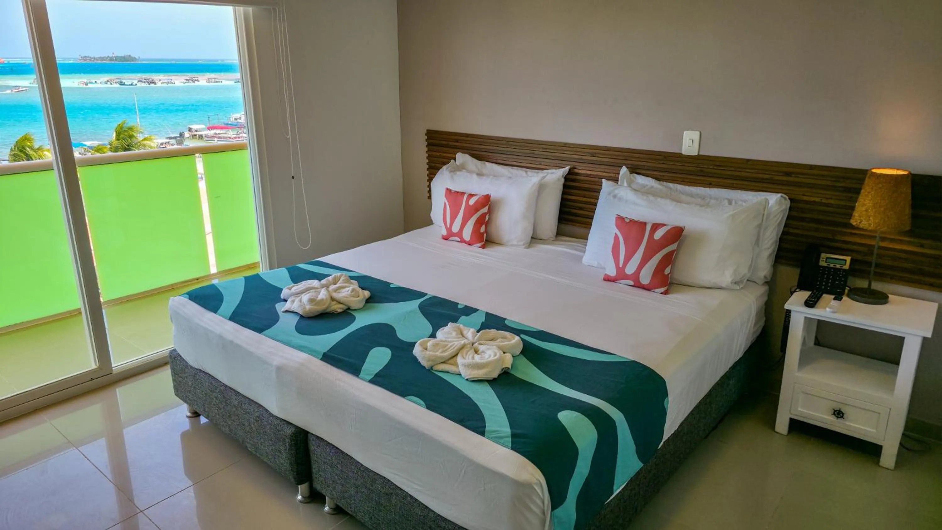 Photo of the whole room, Bed in Hotel Caribbean Coral