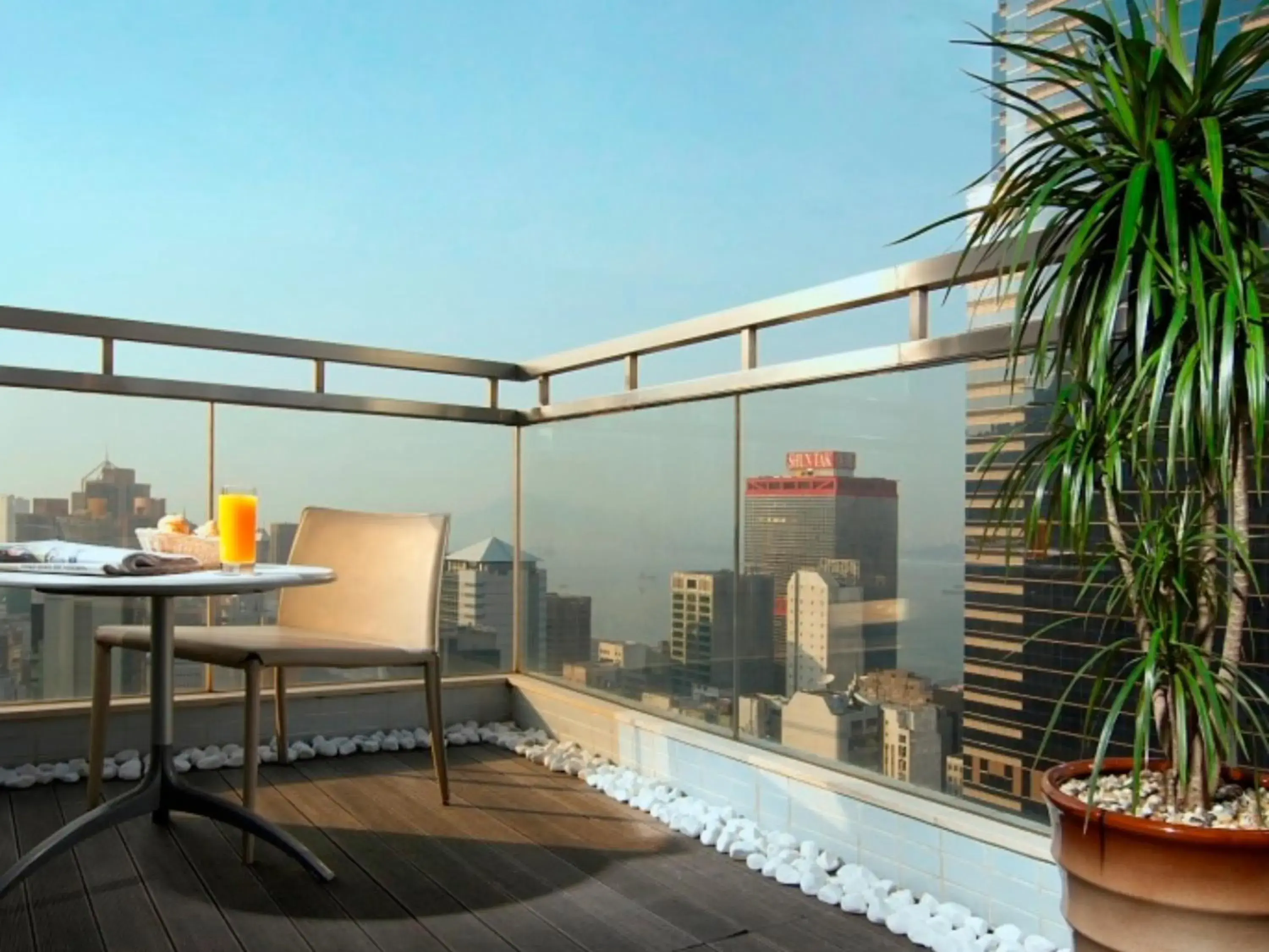 Harbor View Suite with Balcony in Lan Kwai Fong Hotel - Kau U Fong Harbor View Suite with Balcony in Lan Kwai Fong Hotel - Kau U Fong