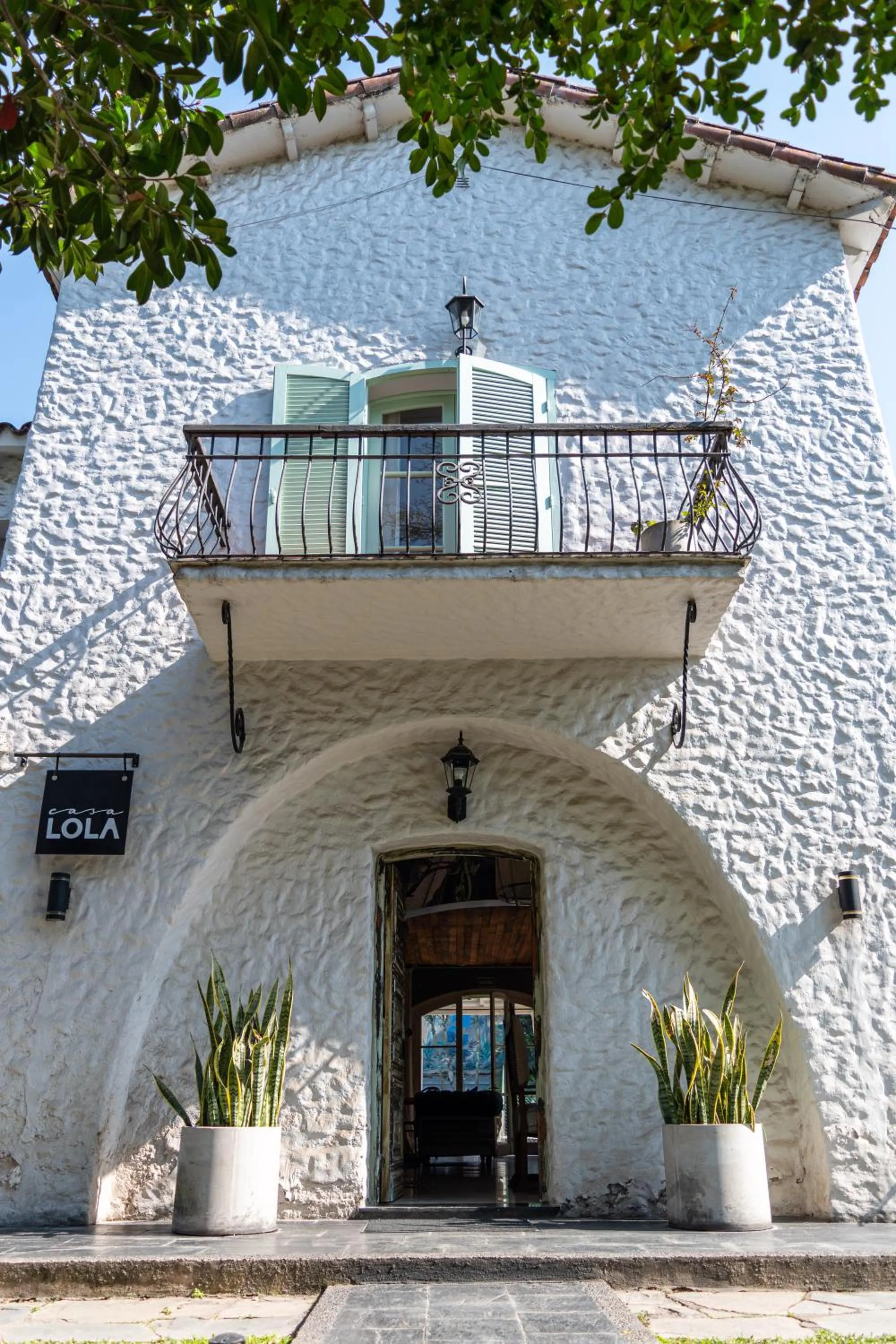 Property building in Casa Lola