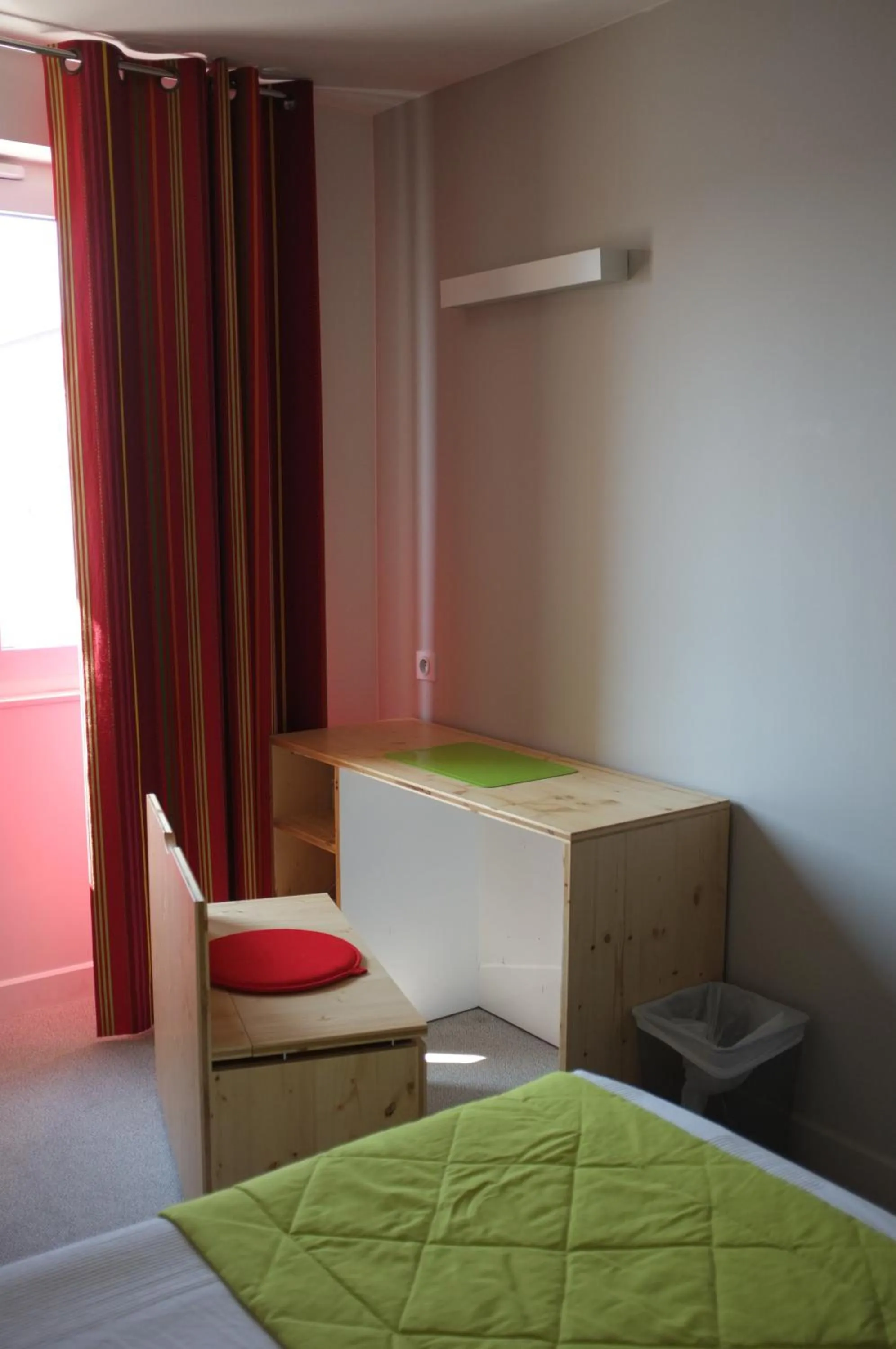 Decorative detail, Bed in Hôtel Hermès