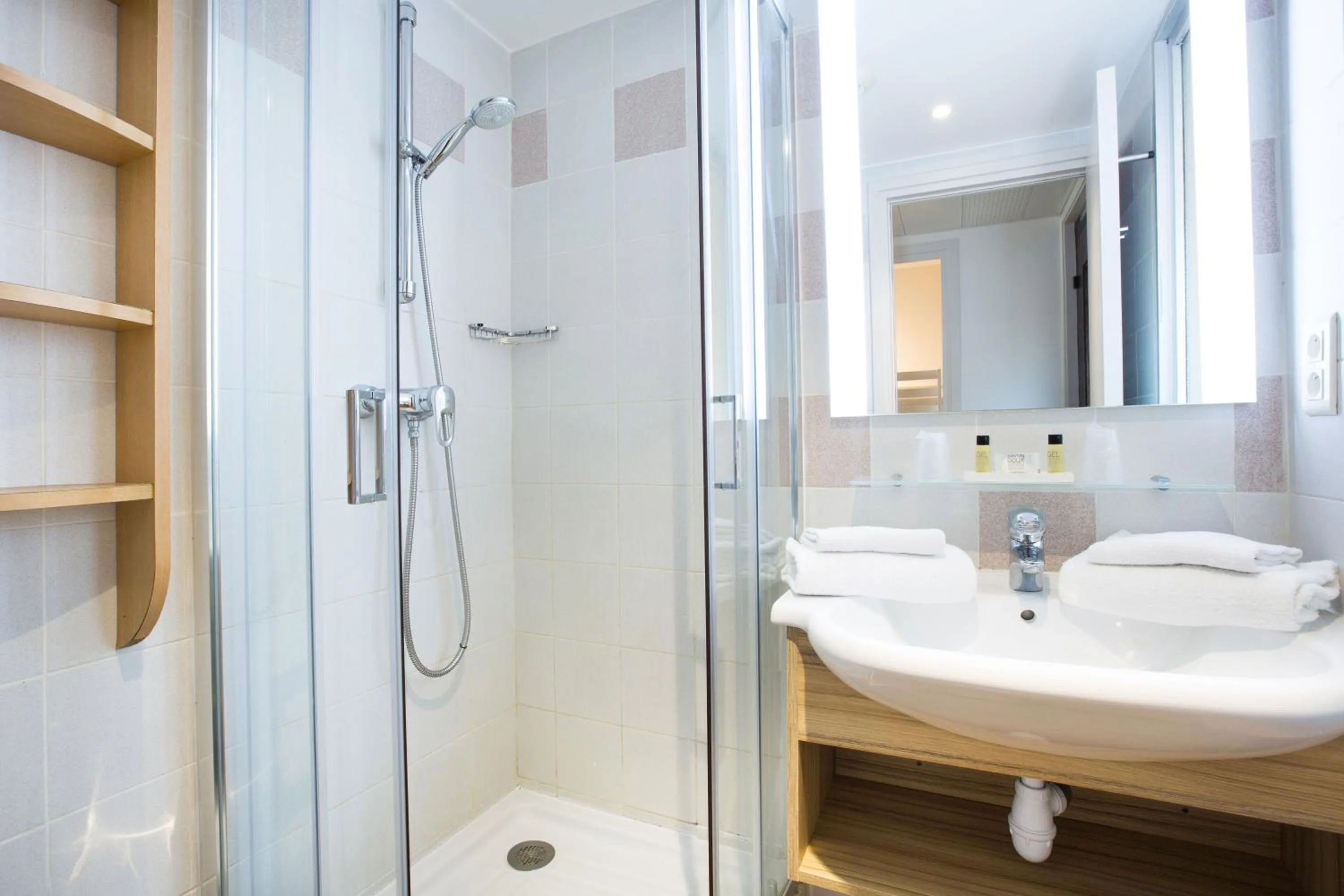 Bathroom in Hôtel Vacances Bleues Delcloy