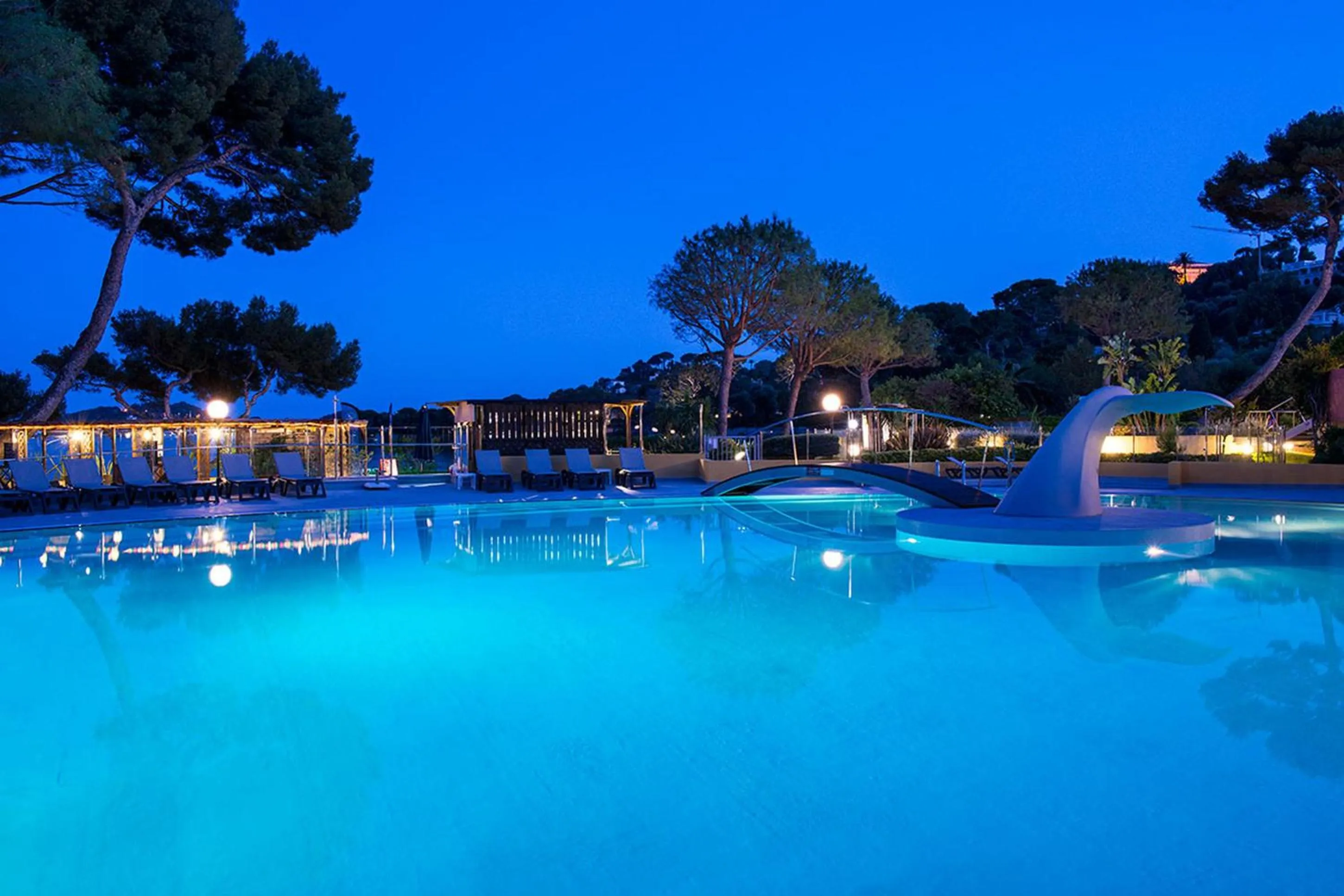 Swimming pool in Hôtel Vacances Bleues Delcloy