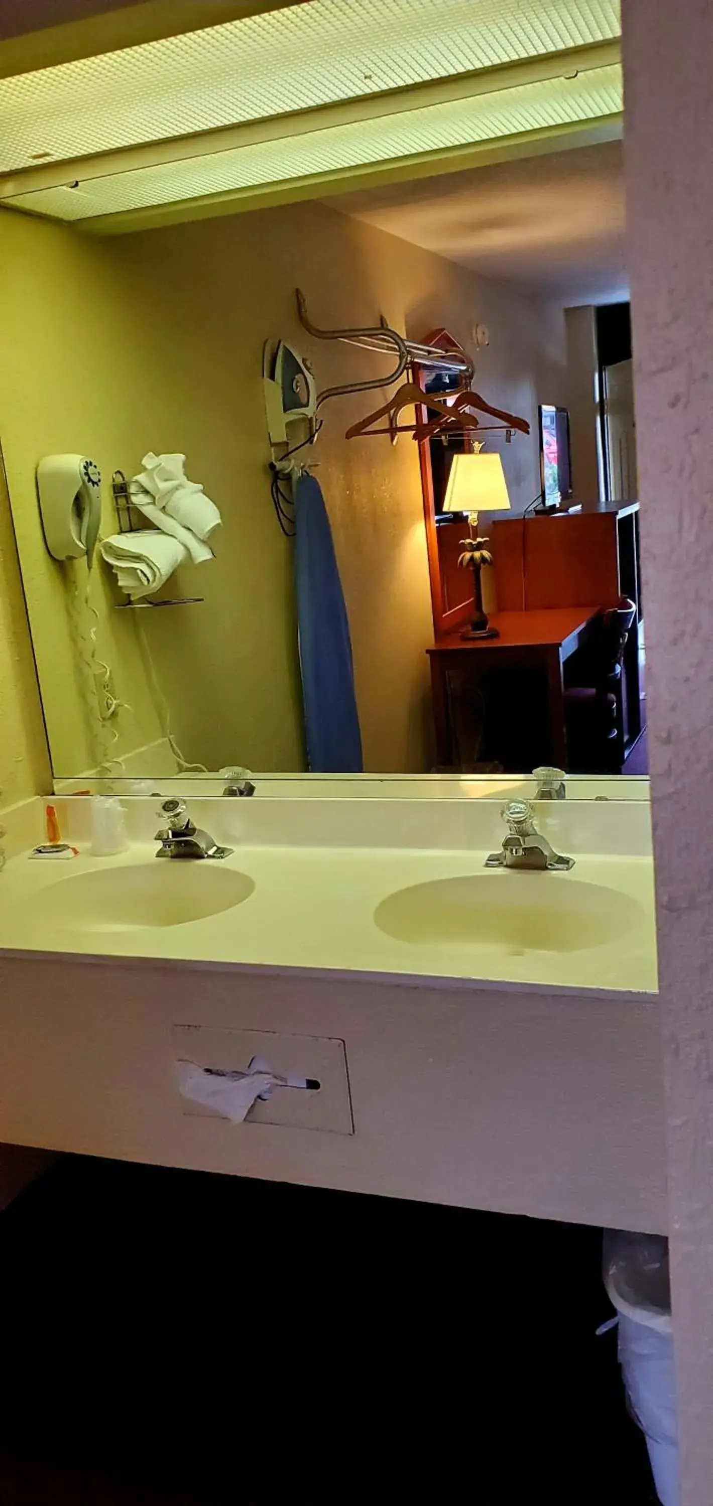 Bathroom in Conway Express Inn Bathroom in Conway Express Inn