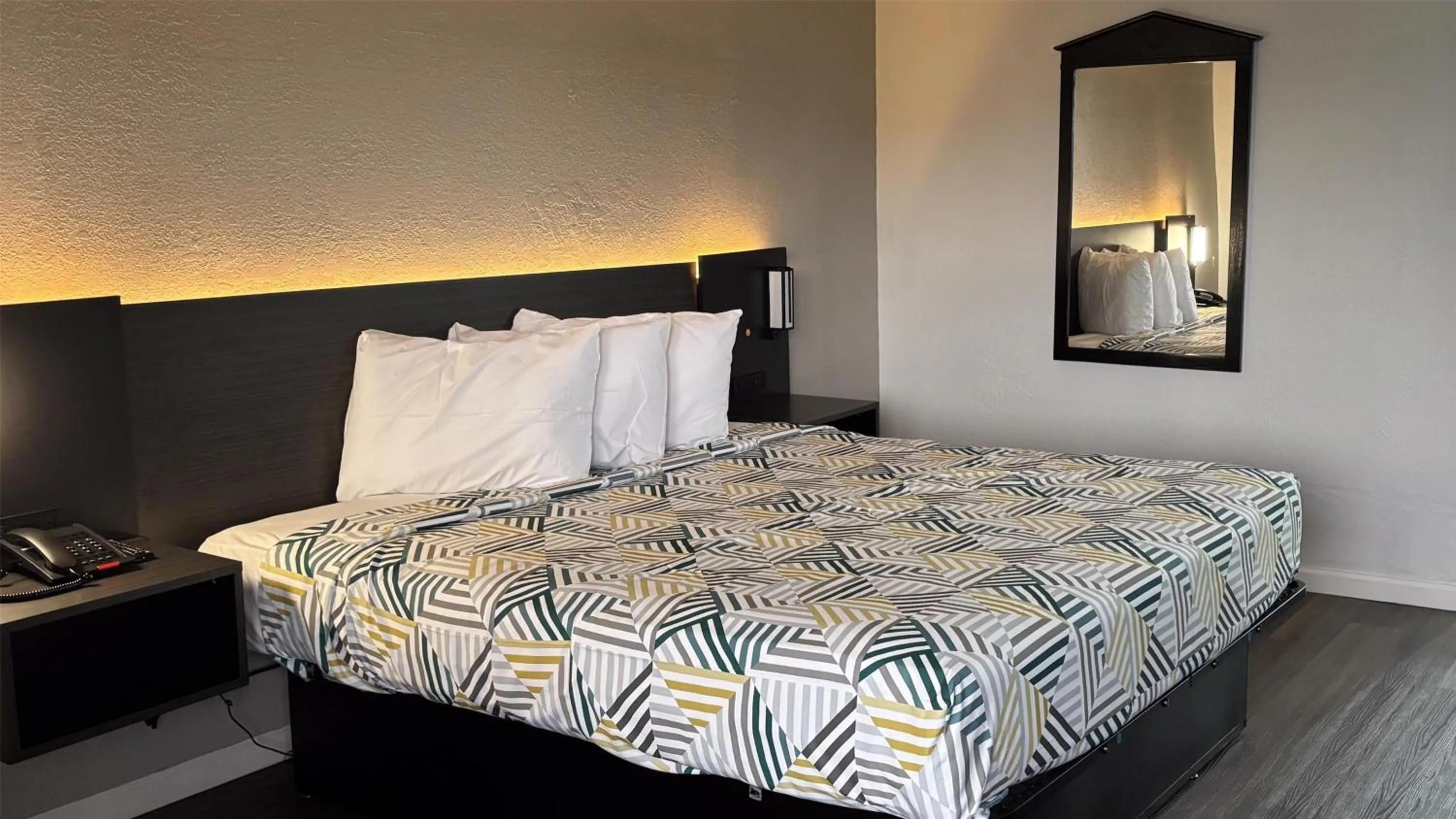 Bedroom, Bed in Motel 6 Conway, SC