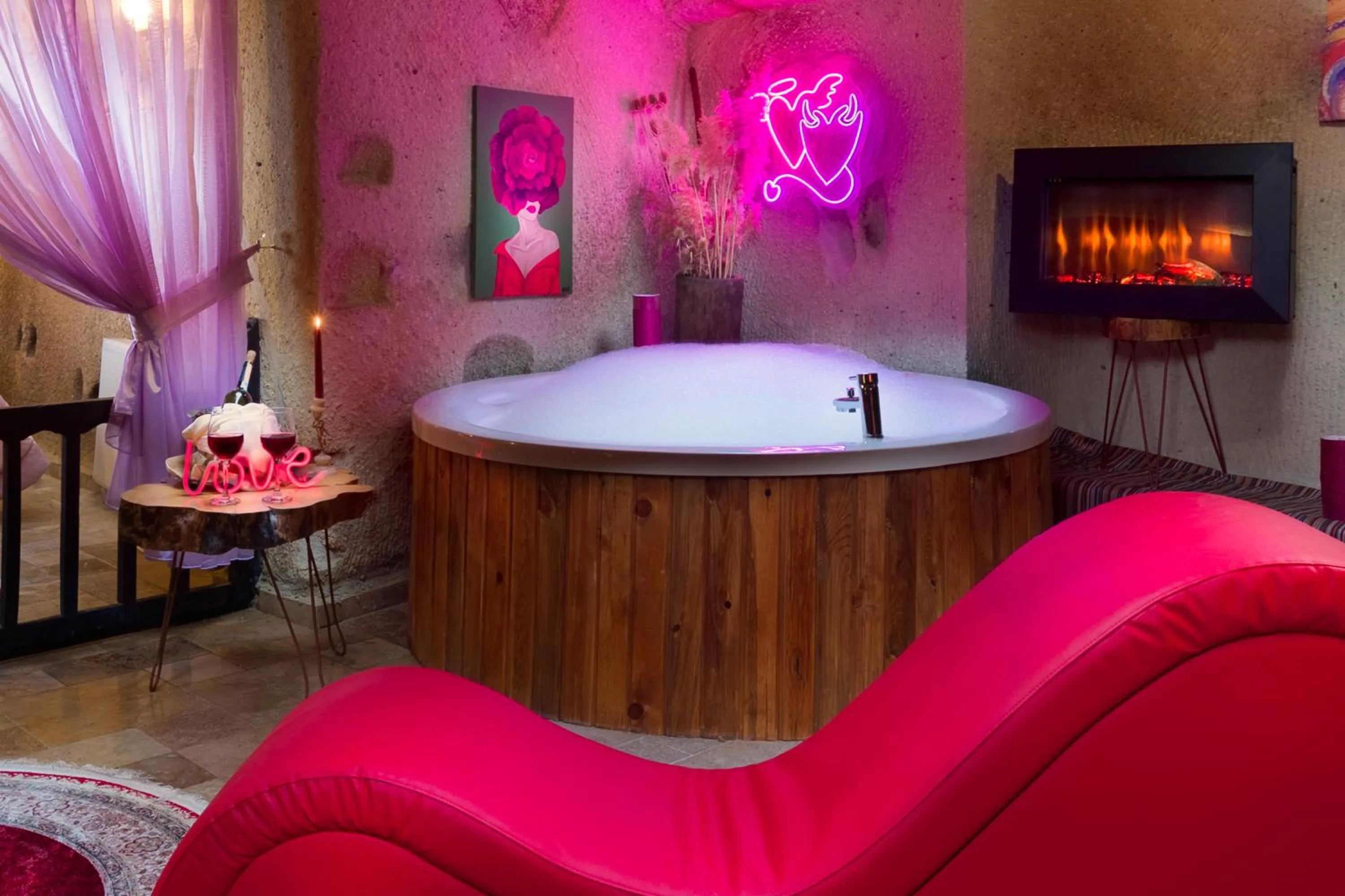 Hot Tub in Cappadocia Splendid Cave Hotel