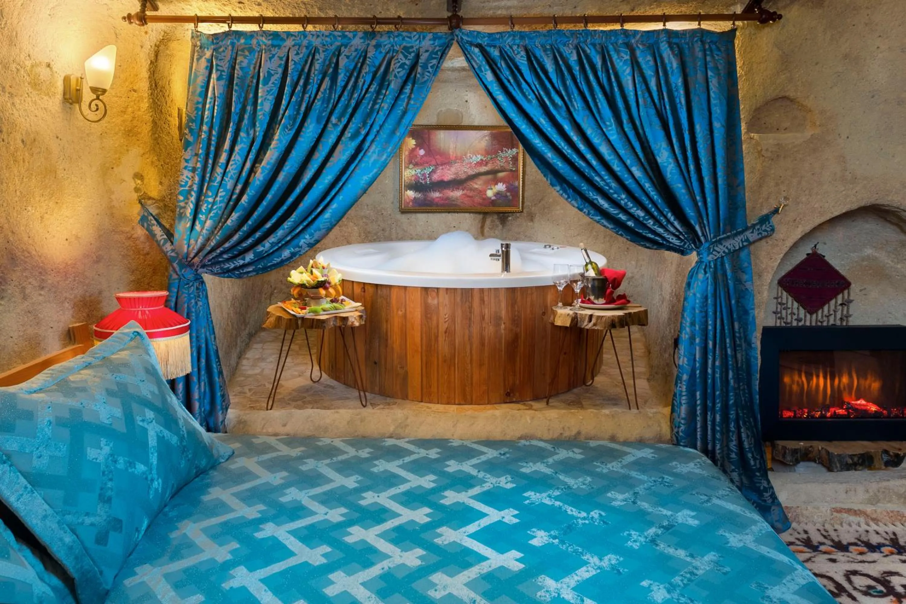 Hot Tub in Cappadocia Splendid Cave Hotel