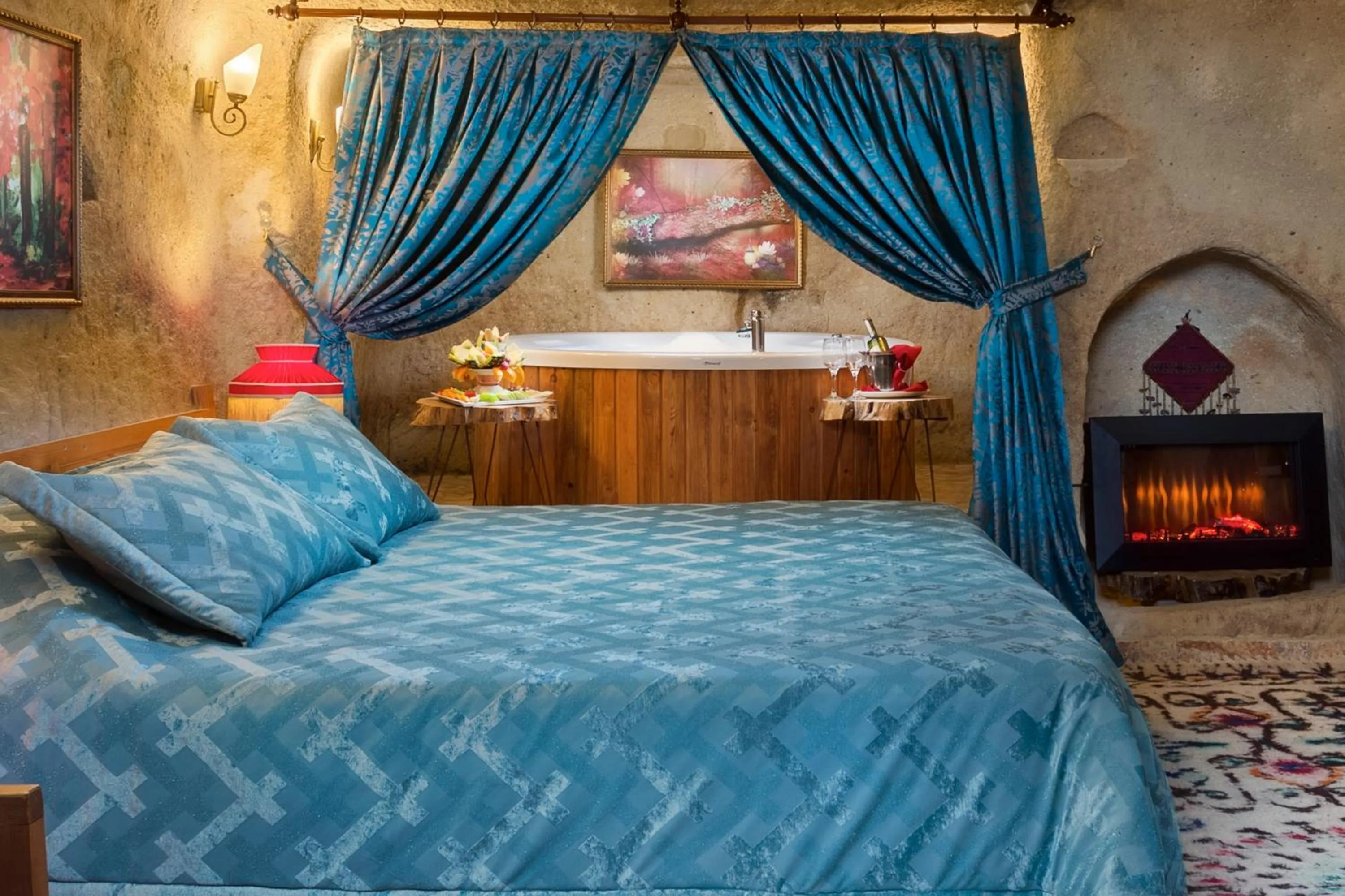 Hot Tub in Cappadocia Splendid Cave Hotel