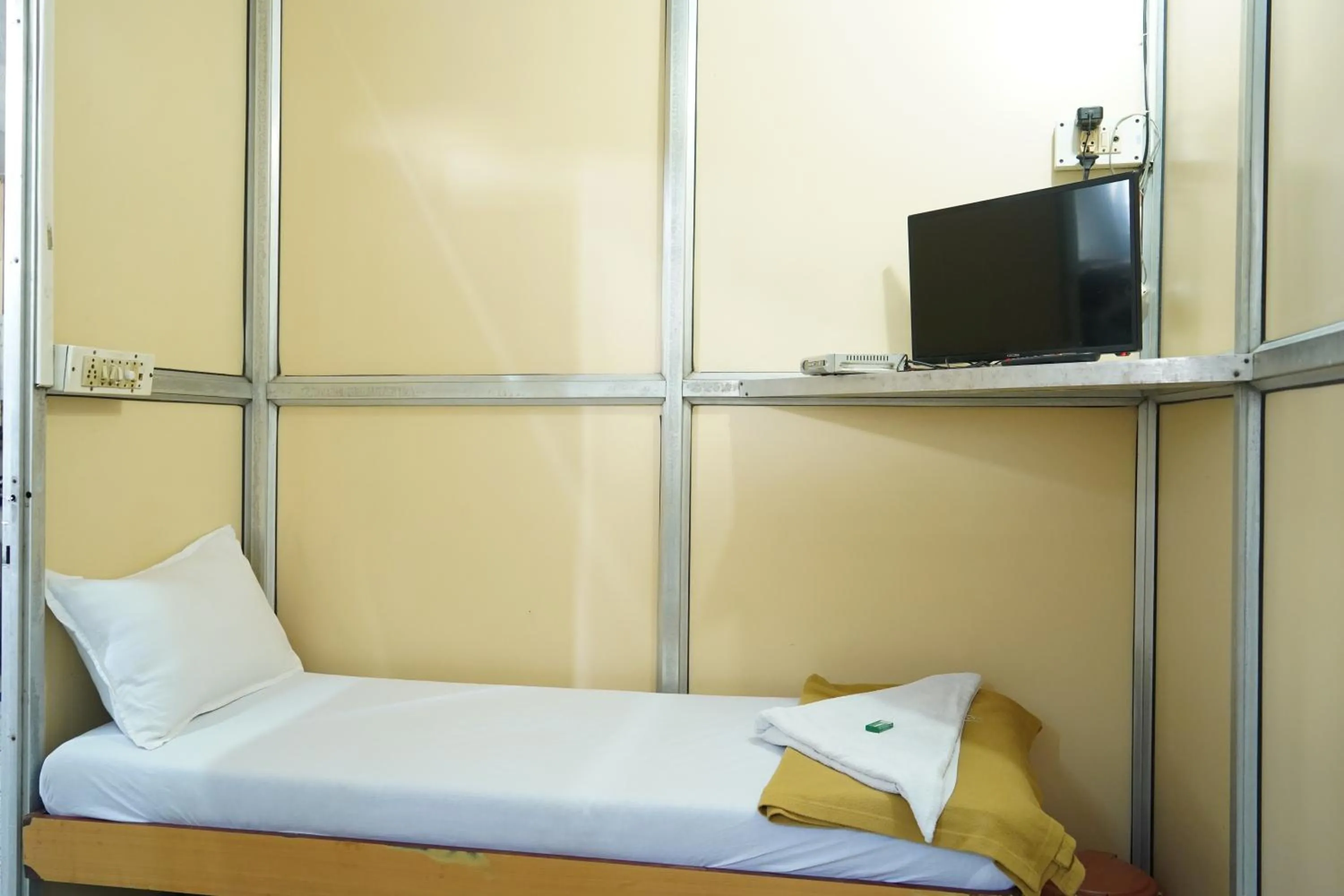 Bed in Sharda Residency