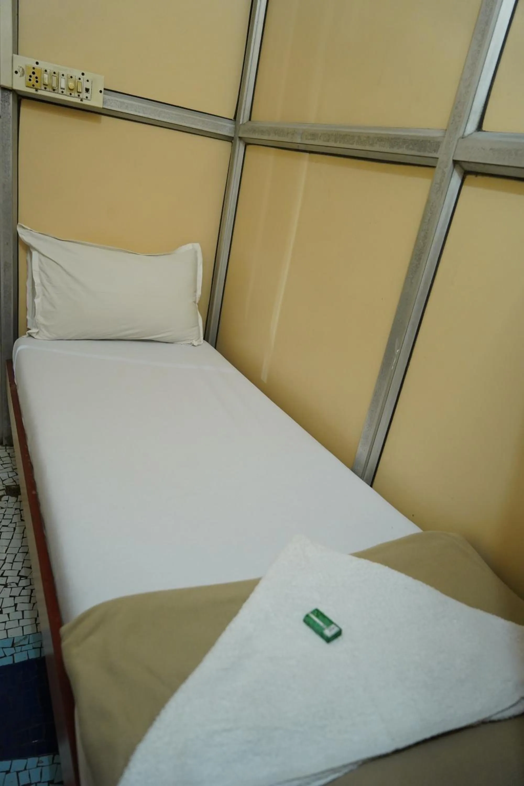 Bed in Sharda Residency