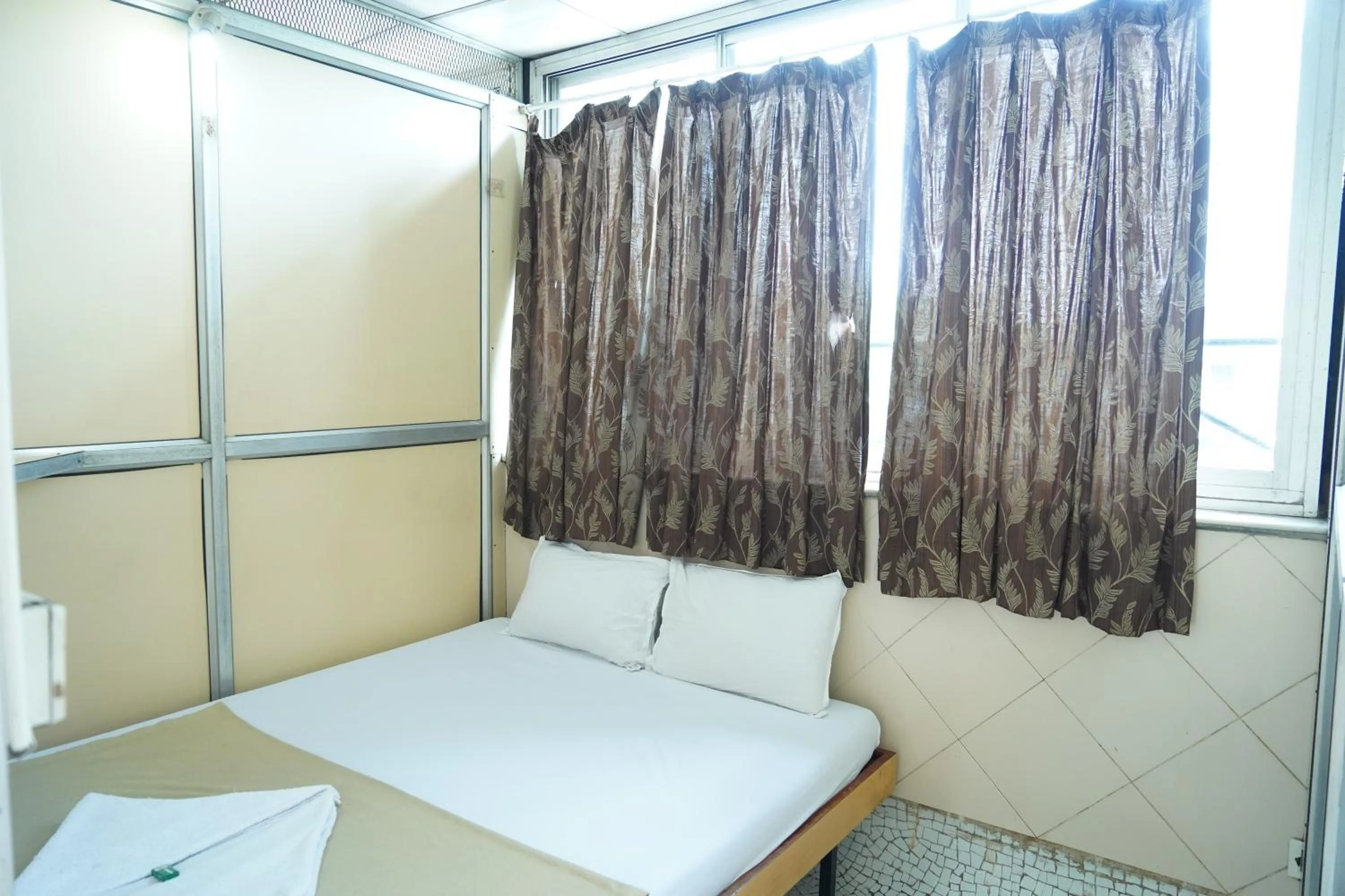 Bed in Sharda Residency