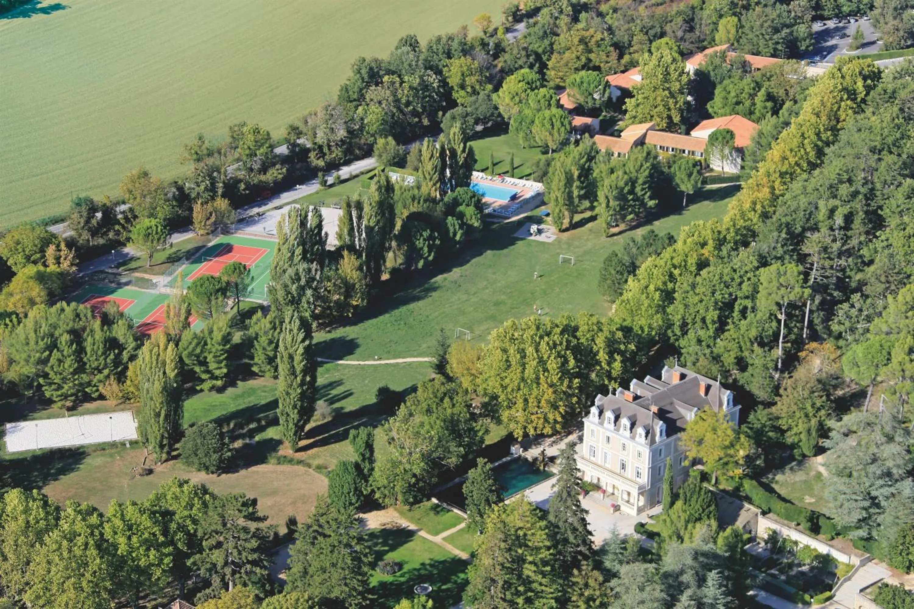 Bird's eye view in Club Vacances Bleues Domaine de Château Laval